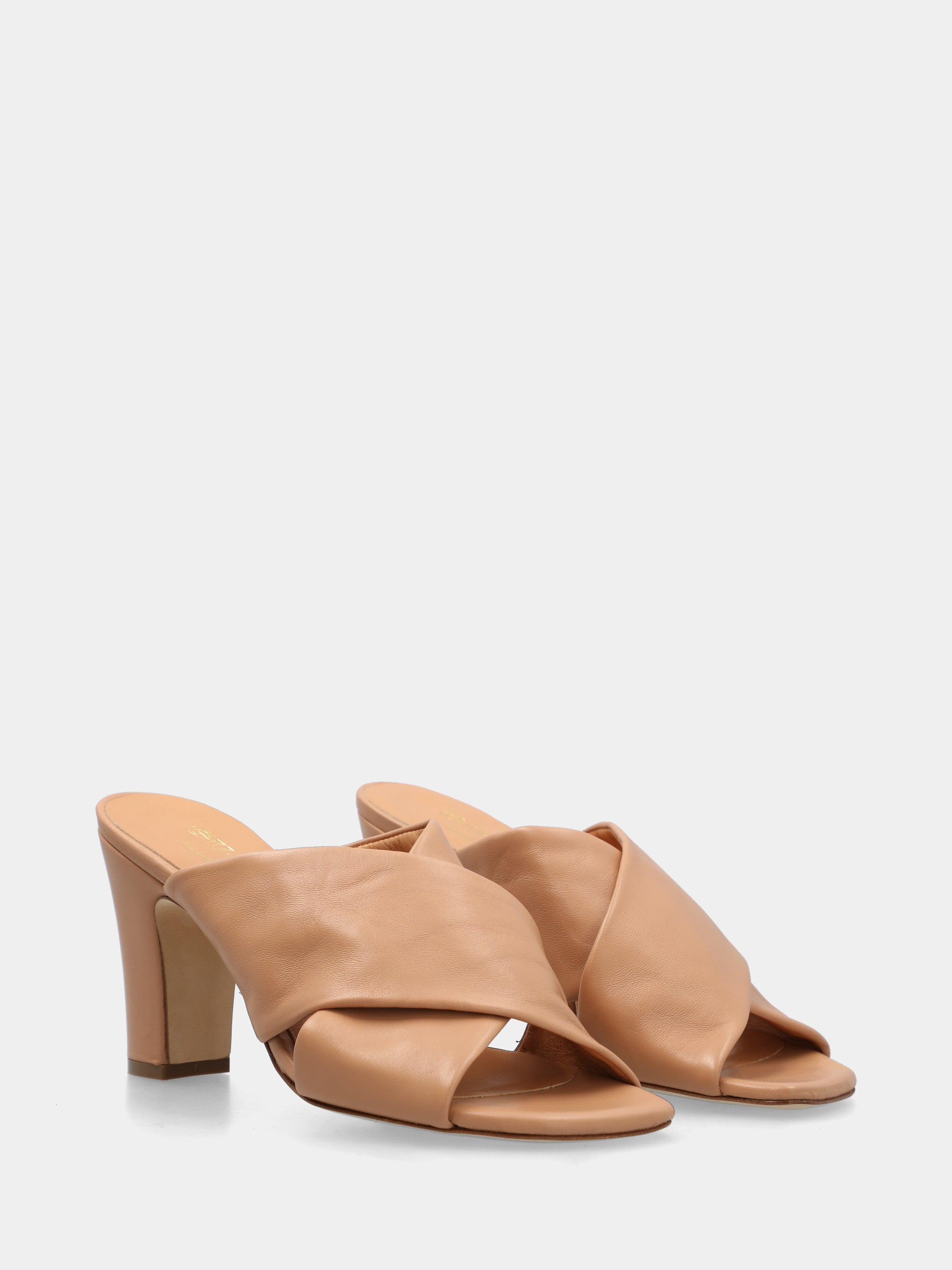 Ciabatta in nappa beige con fasce incrociate