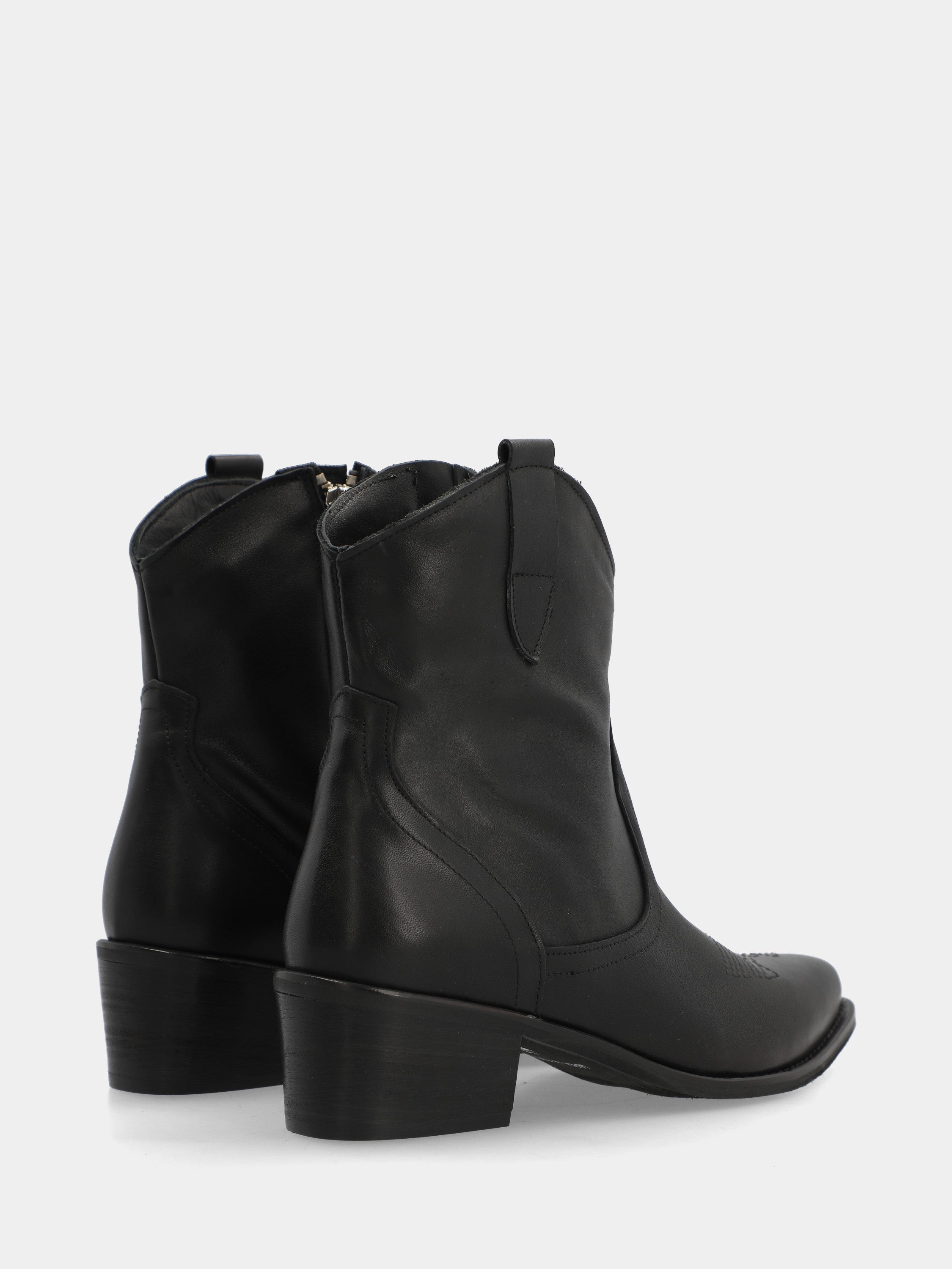 Bottines western en veau noir avec broderie sur la plante