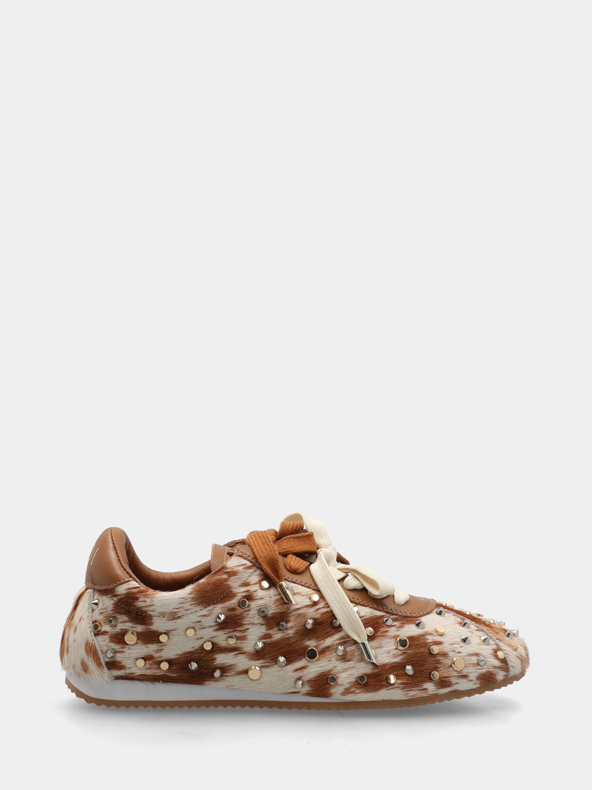 Sneakers in cavallino animalier con borchie