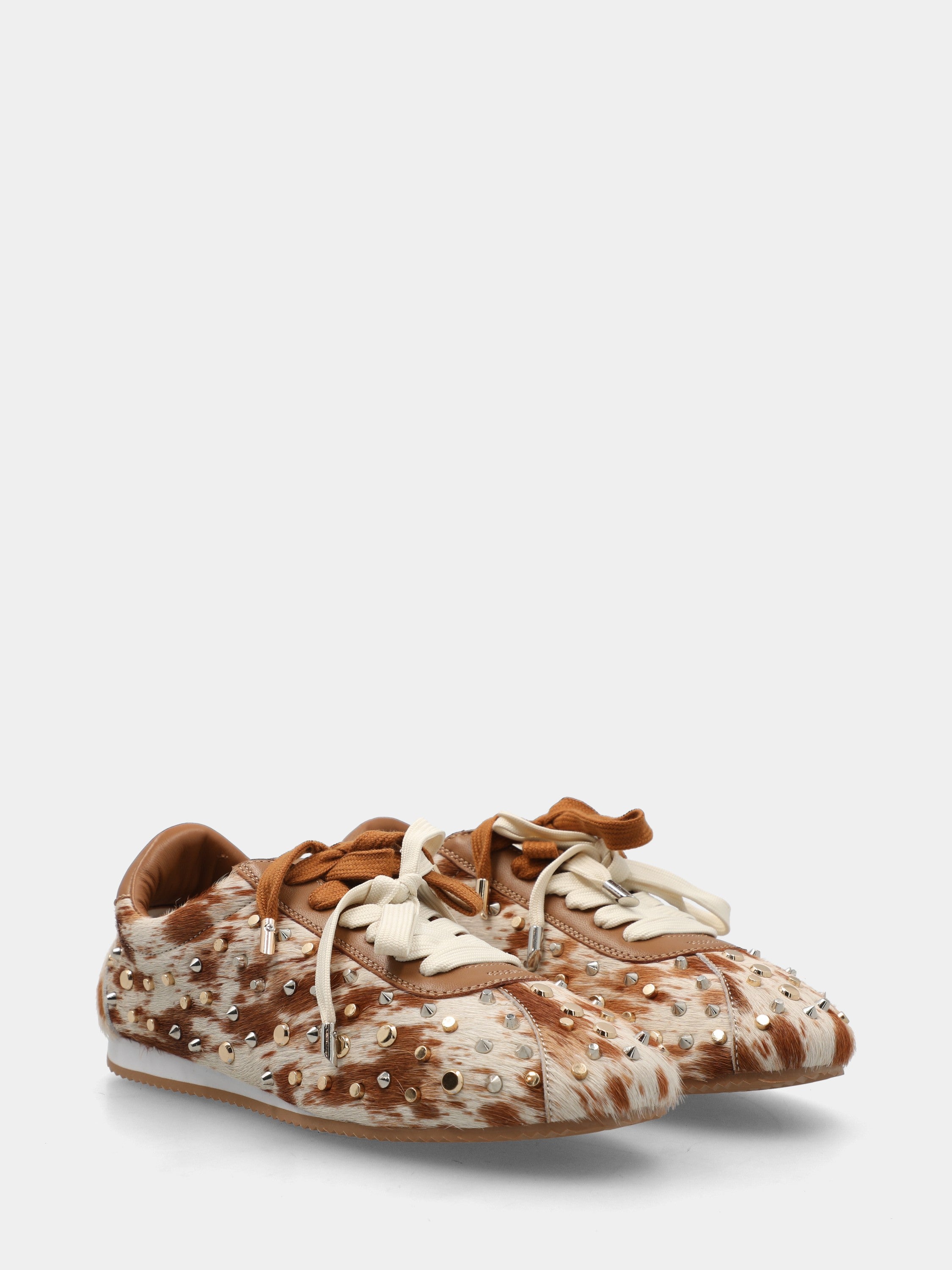 Sneakers in cavallino animalier con borchie