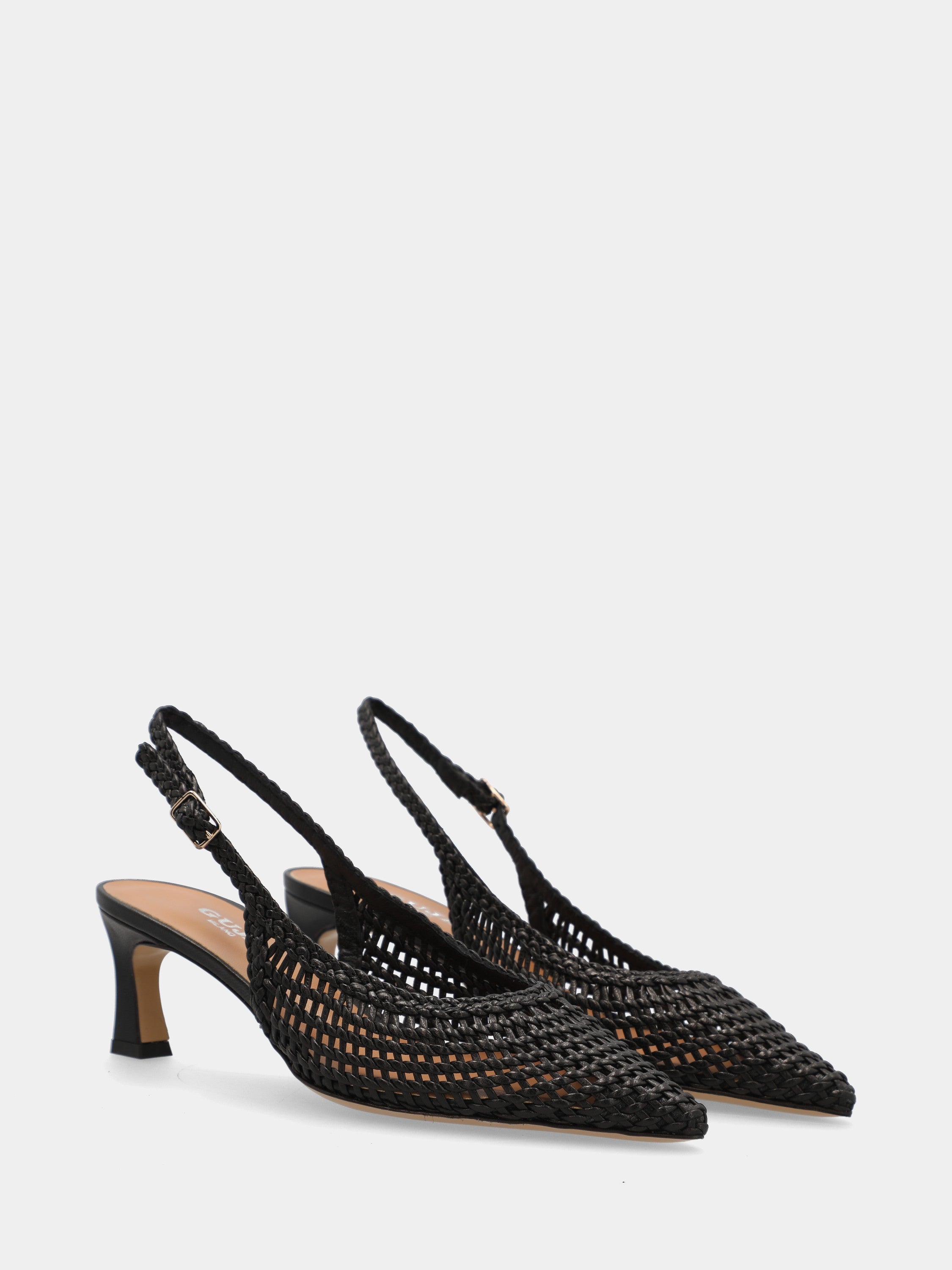 Slingback in nappa nera con intreccio e punta sfilata