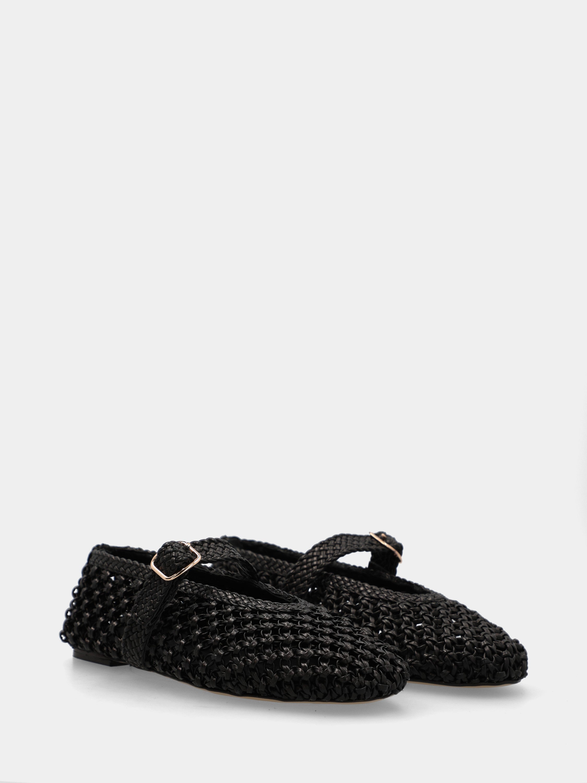 Ballerine en nappa noire tressée avec perforations