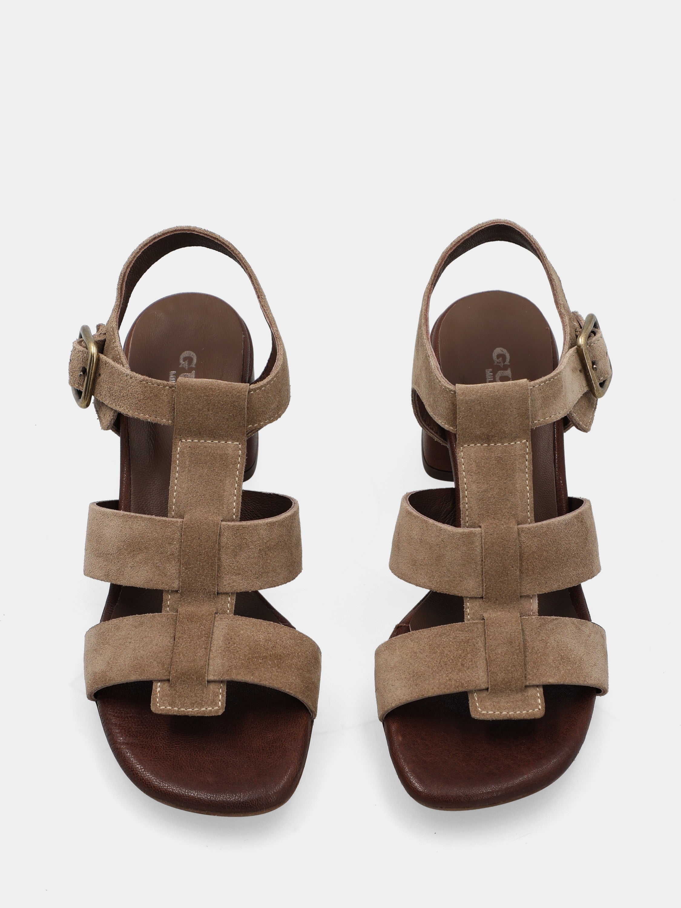 Beiger Wildleder-Sandalette mit schmalen Riemchen und rohen Kanten