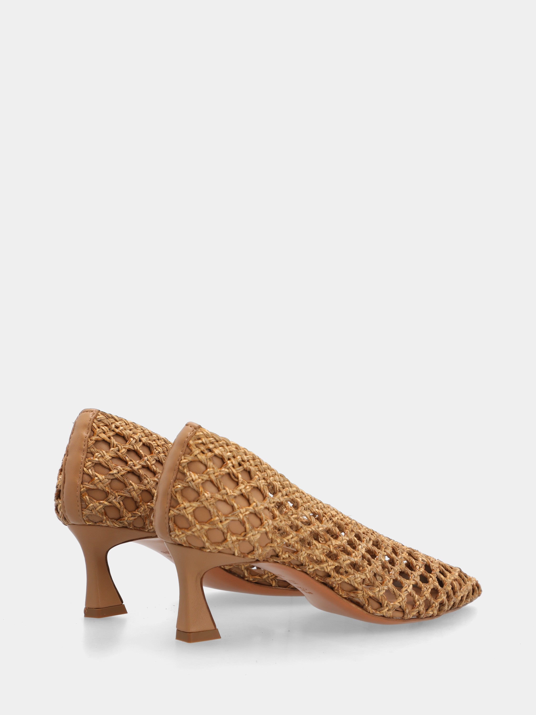 Décolleté in raffia beige con tomaia intrecciata
