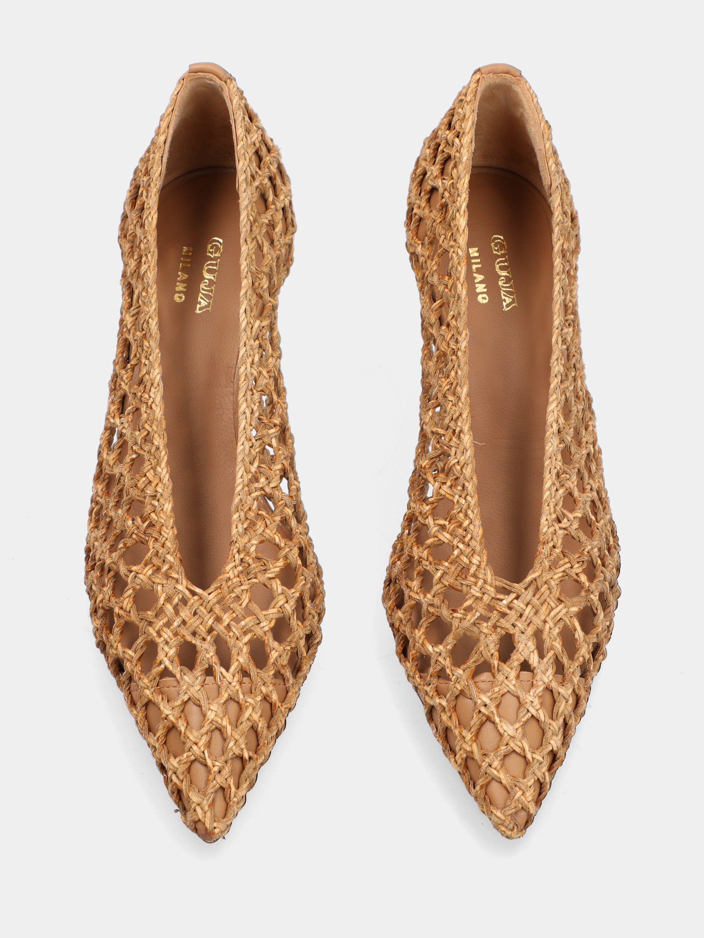Décolleté in raffia beige con tomaia intrecciata