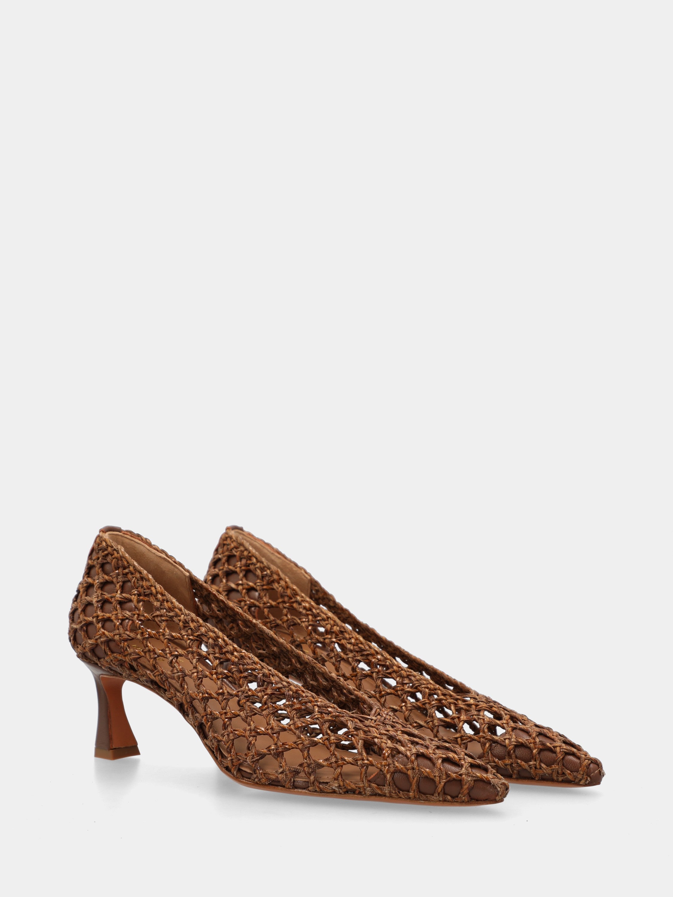 Décolleté in raffia cuoio con tomaia intrecciata