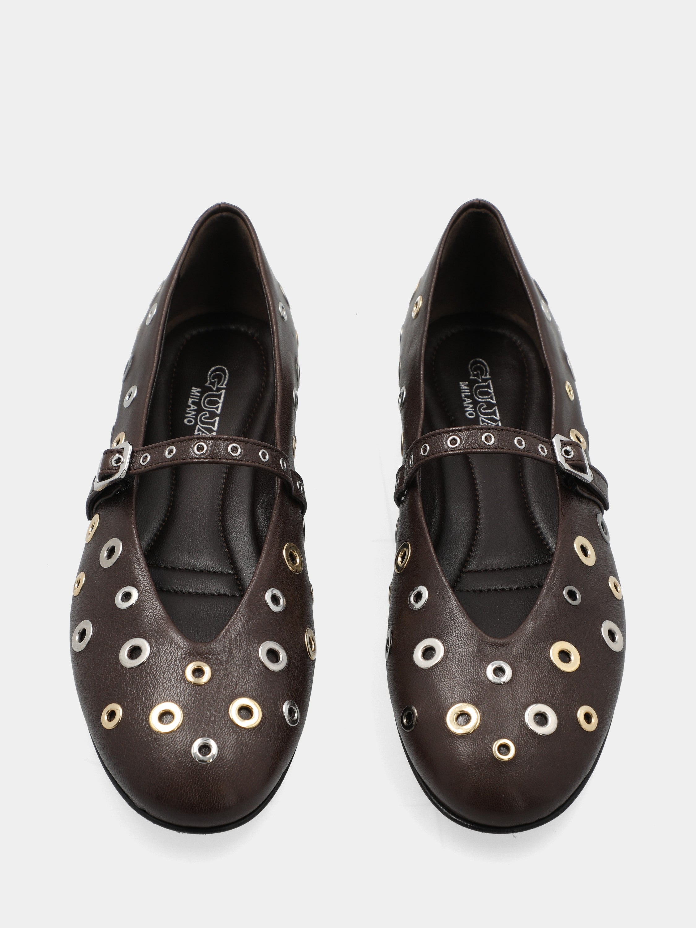 Mary Jane in nappa testa di moro traforata con anellini e cucita a sacchetto