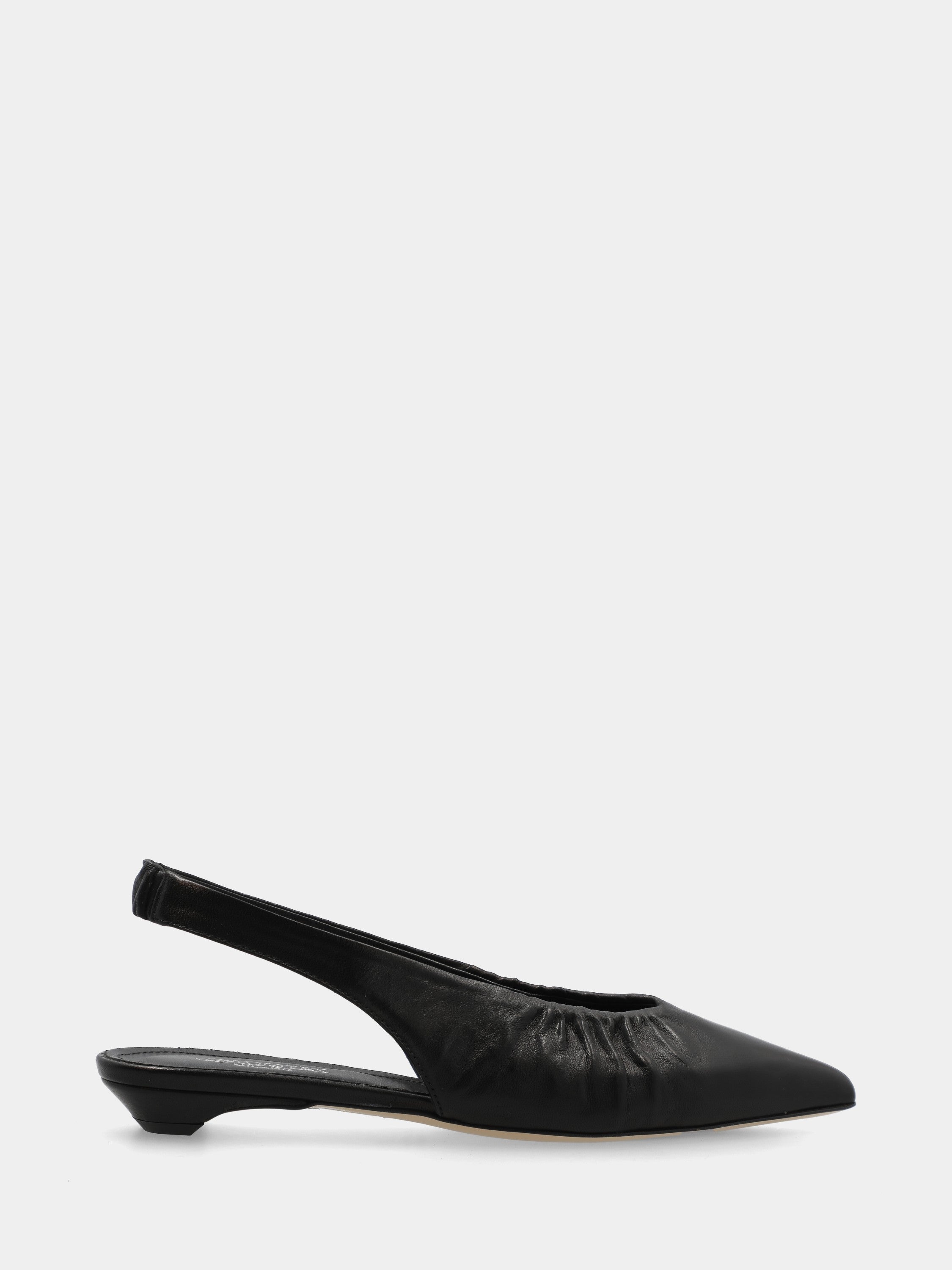 Slingback aus schwarzem Nappaleder mit konischem, mit Leder bezogenem Absatz