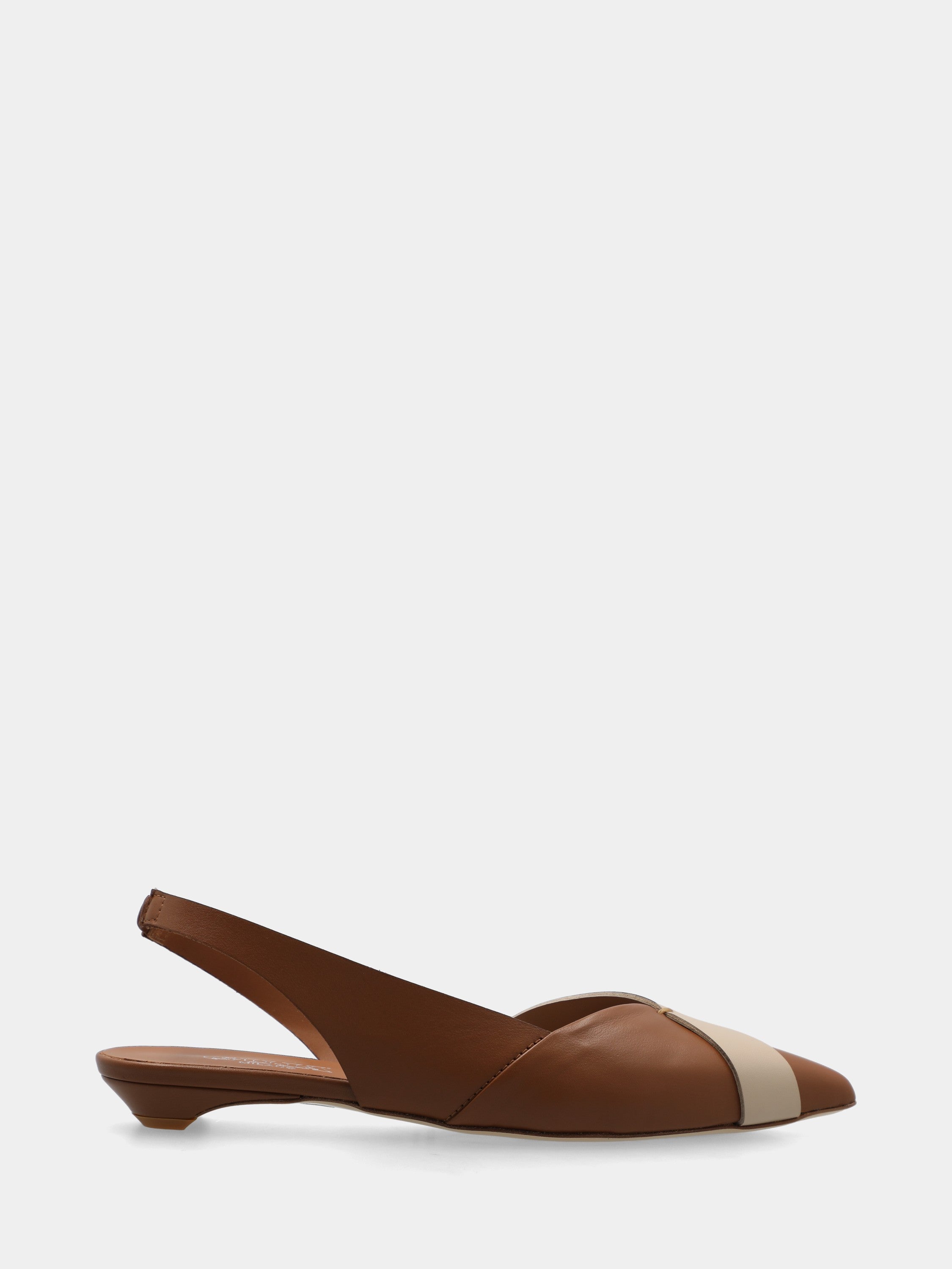 Slingback bicolore in vitello marrone e beige con tacco conico