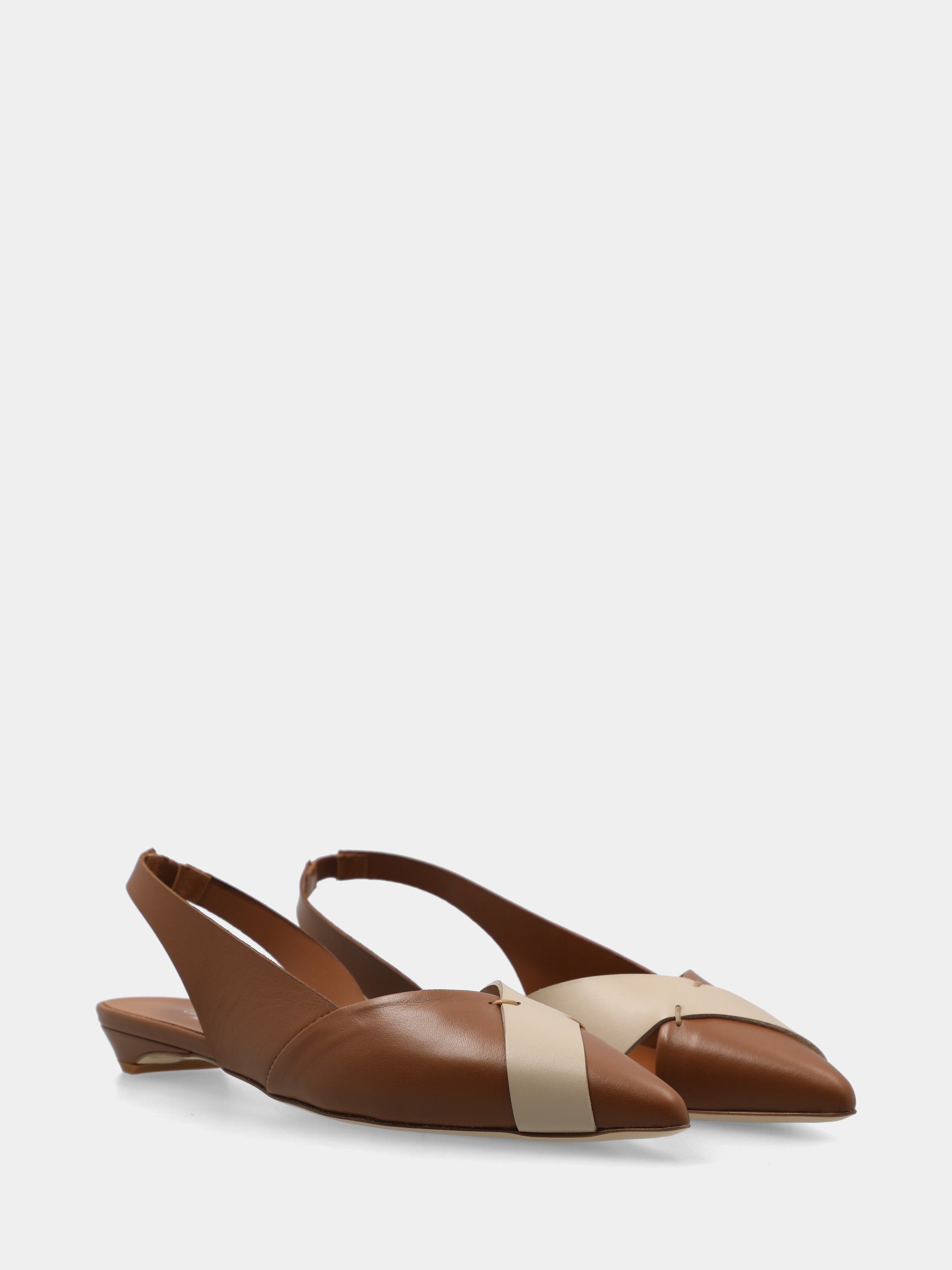 Slingback bicolore in vitello marrone e beige con tacco conico
