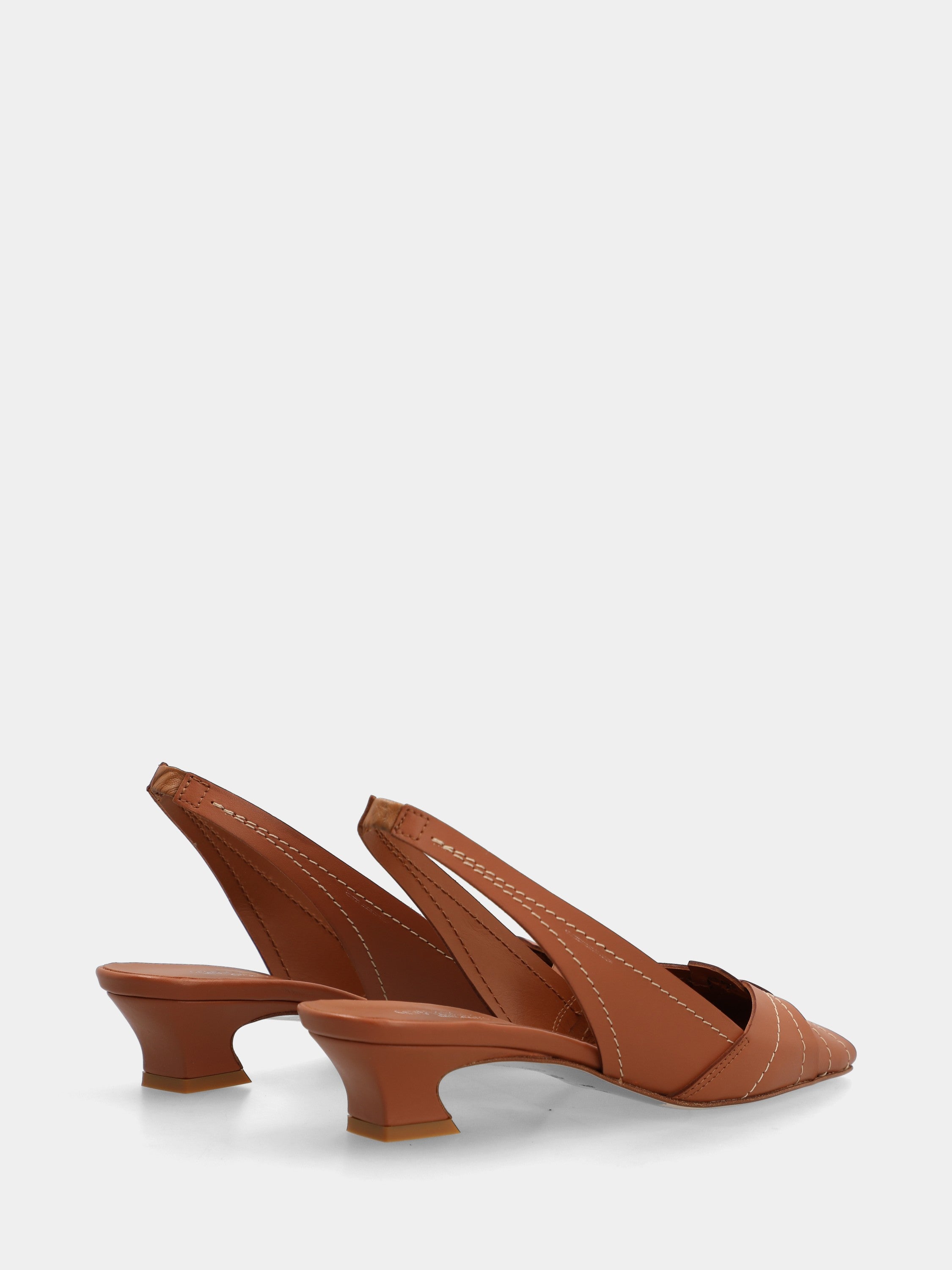 Sandale en veau cuir avec brides croisées et bout carré