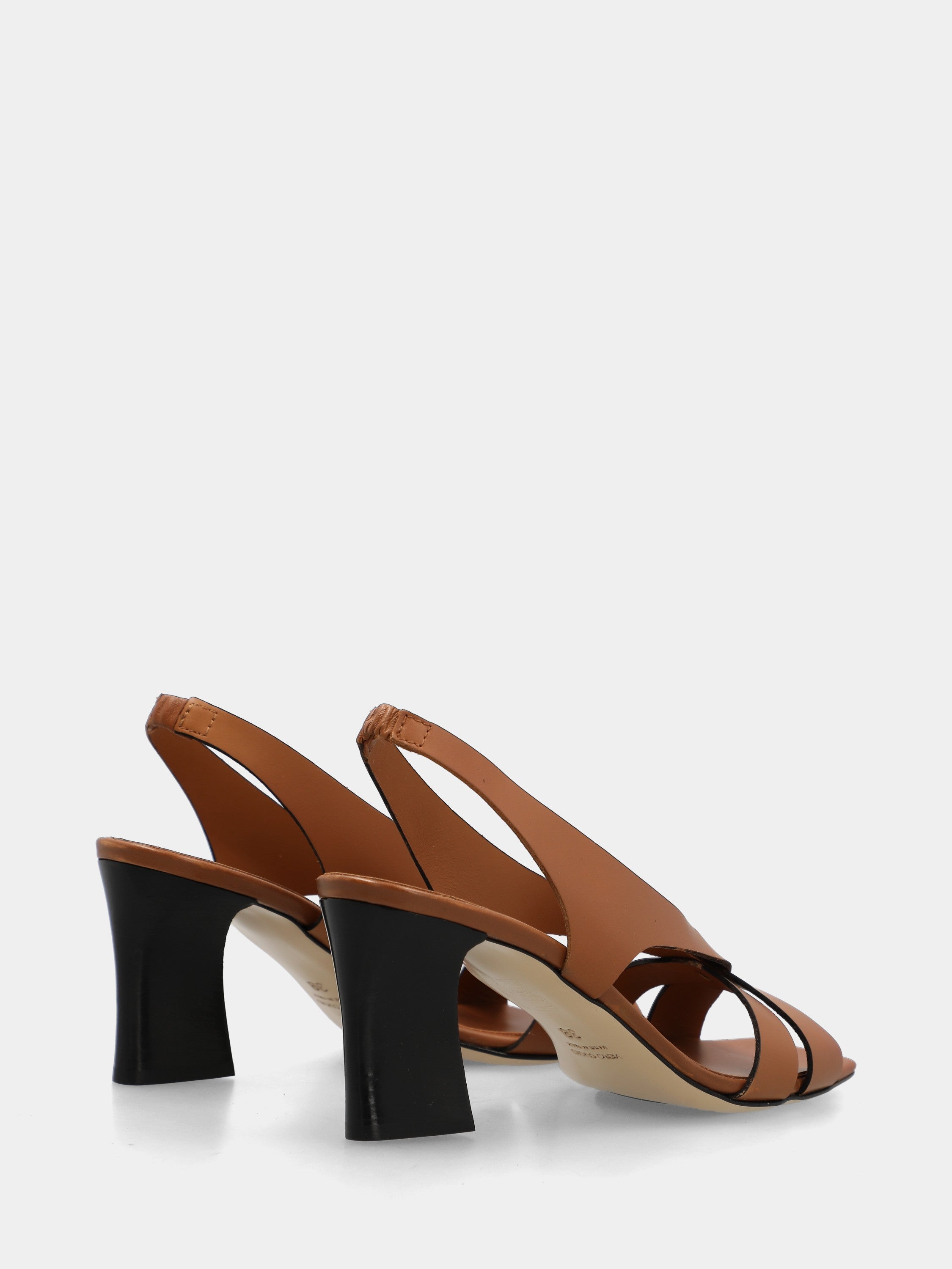 Sandale en veau couleur cuir avec talon creux