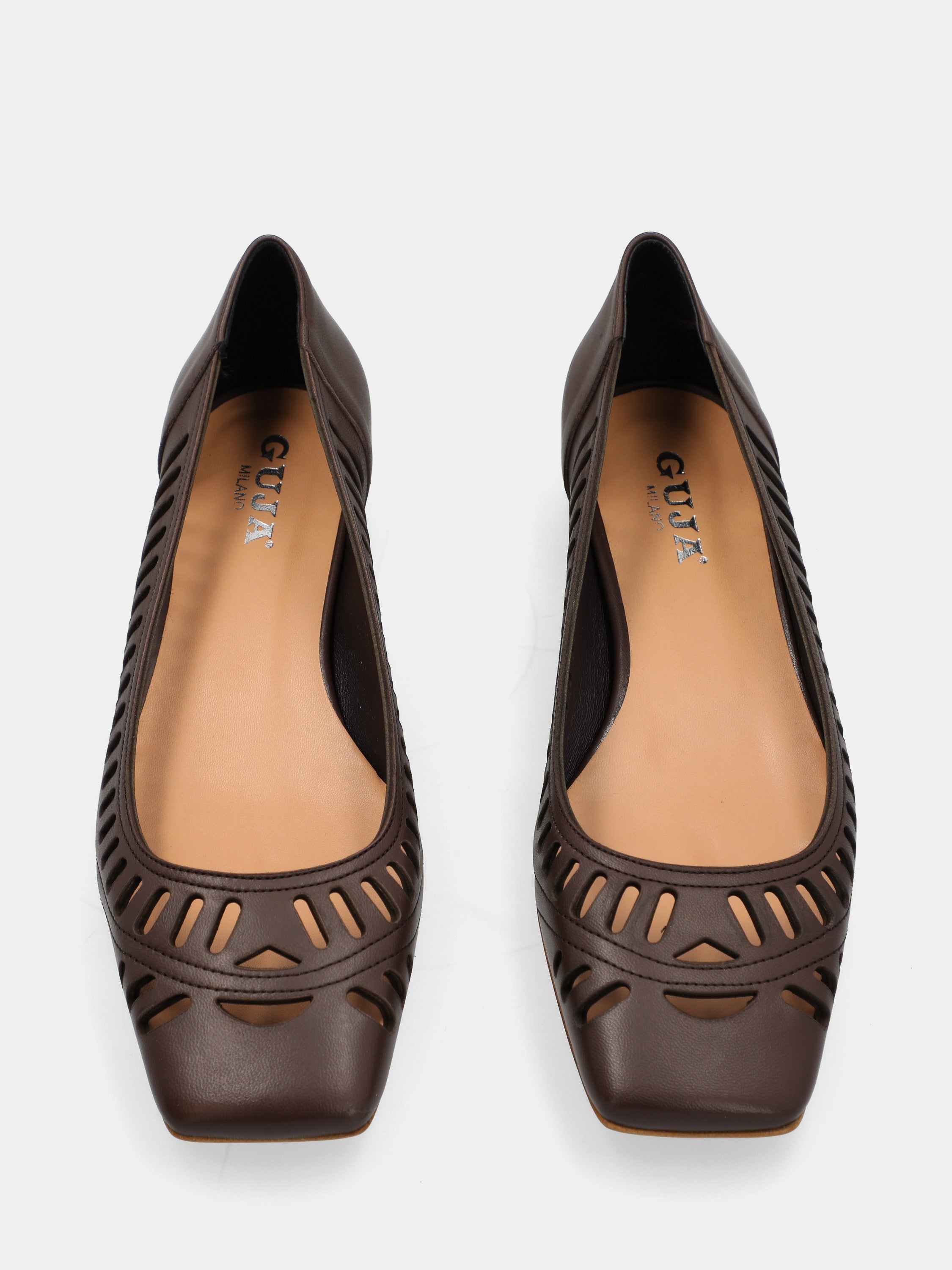 Ballerine en nappa marron foncé avec perforations laser et bout carré