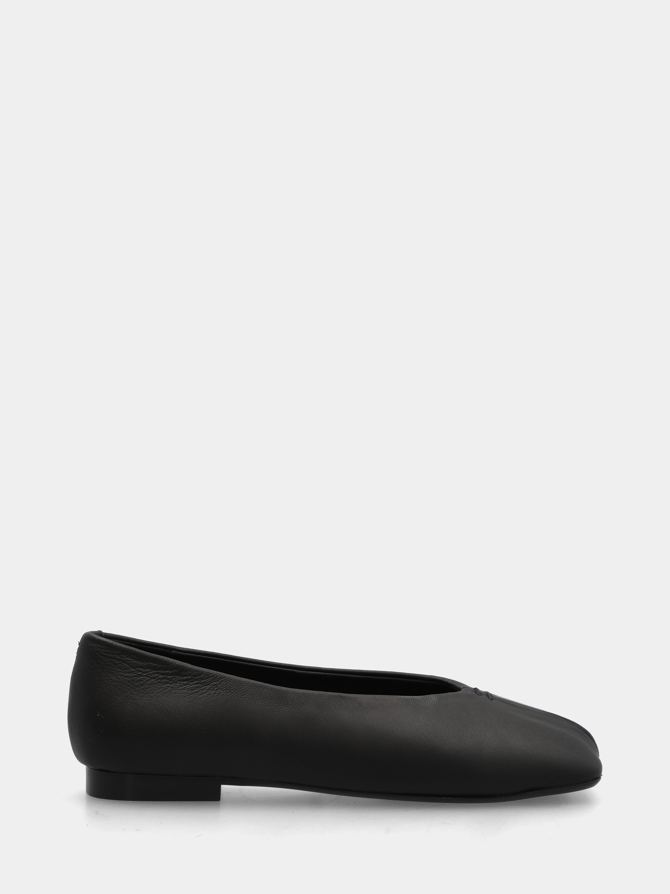 Ballerina in nappa nera con punta quadrata