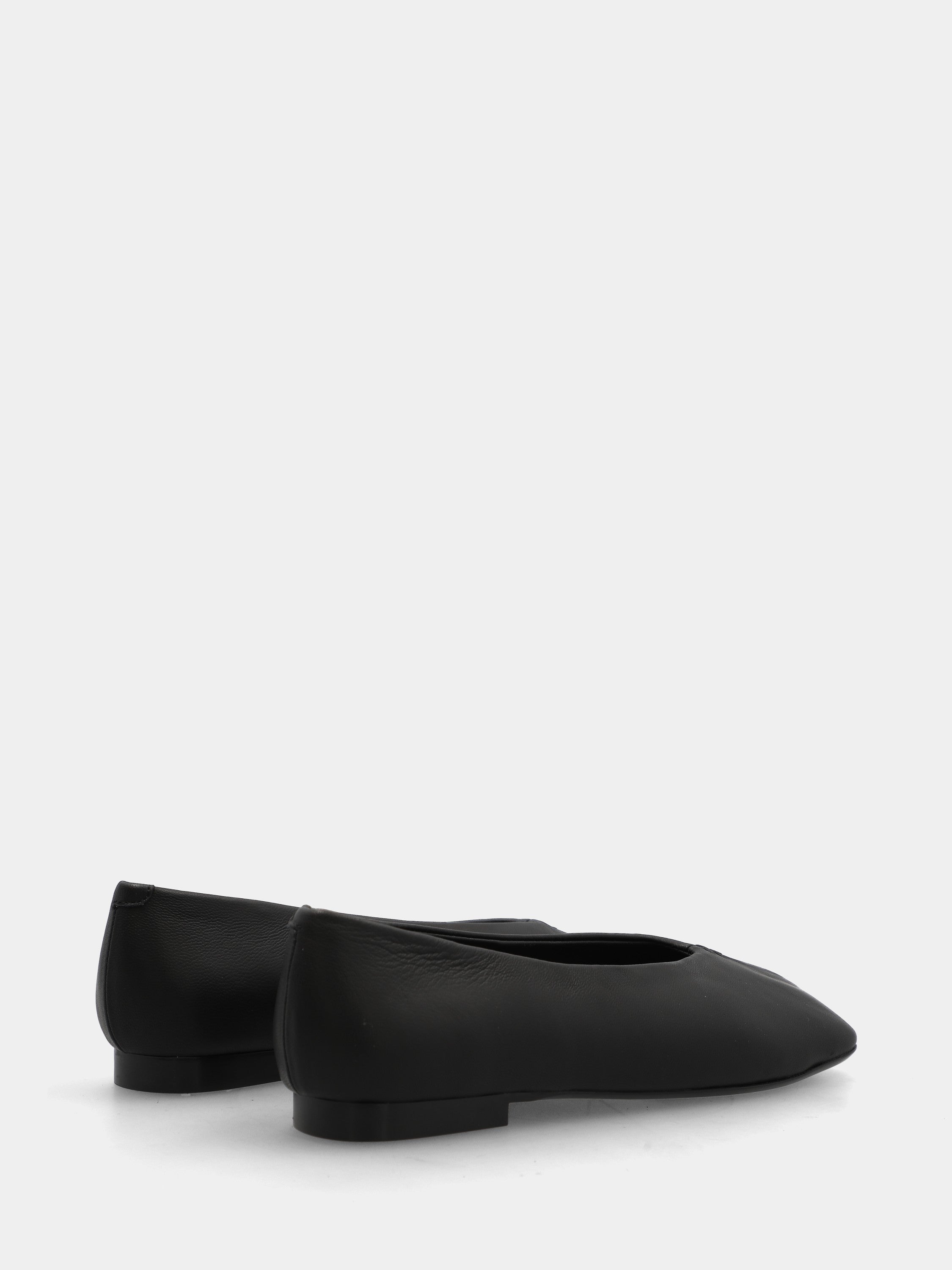 Ballerina in nappa nera con punta quadrata