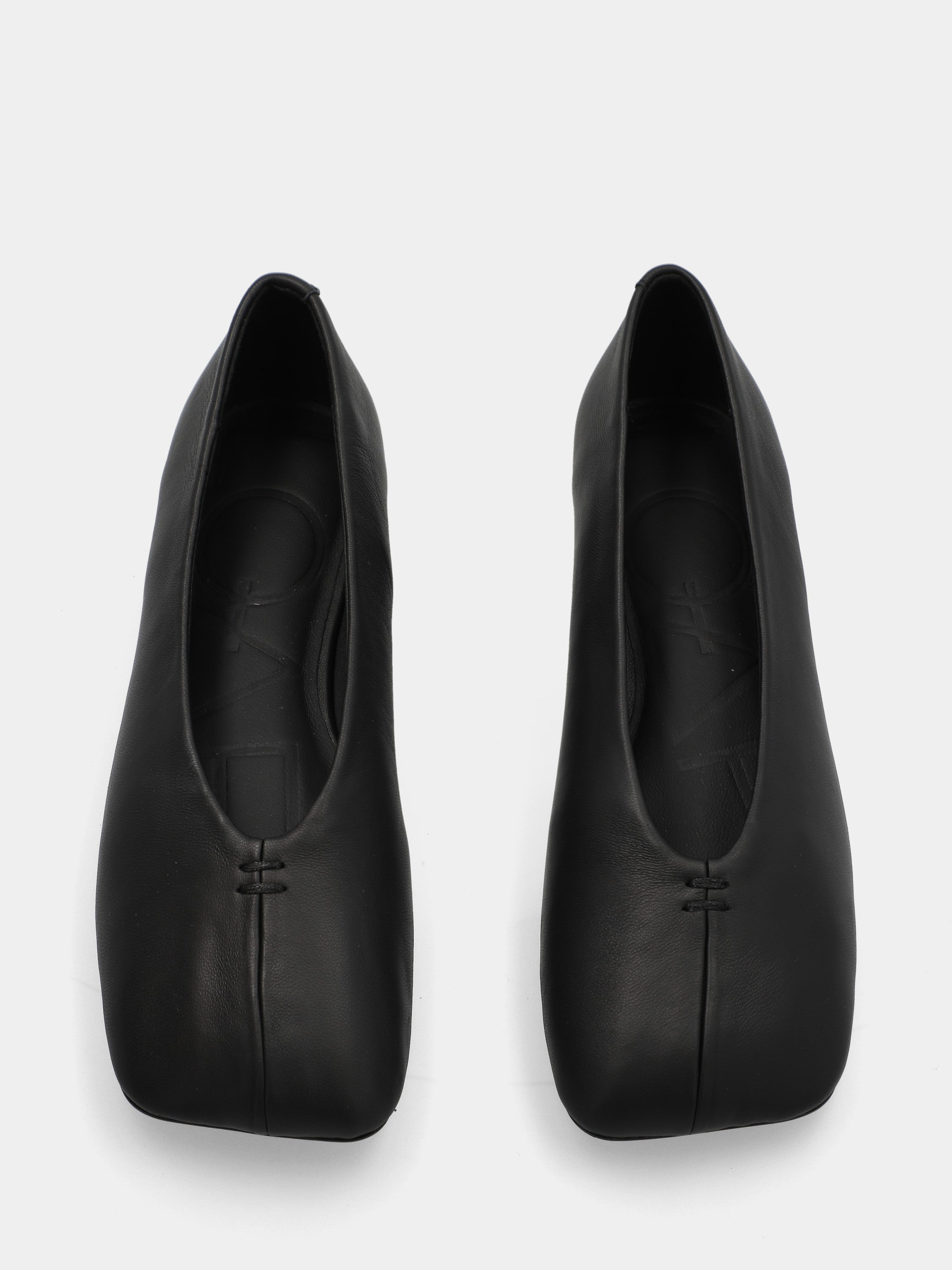 Ballerina in nappa nera con punta quadrata