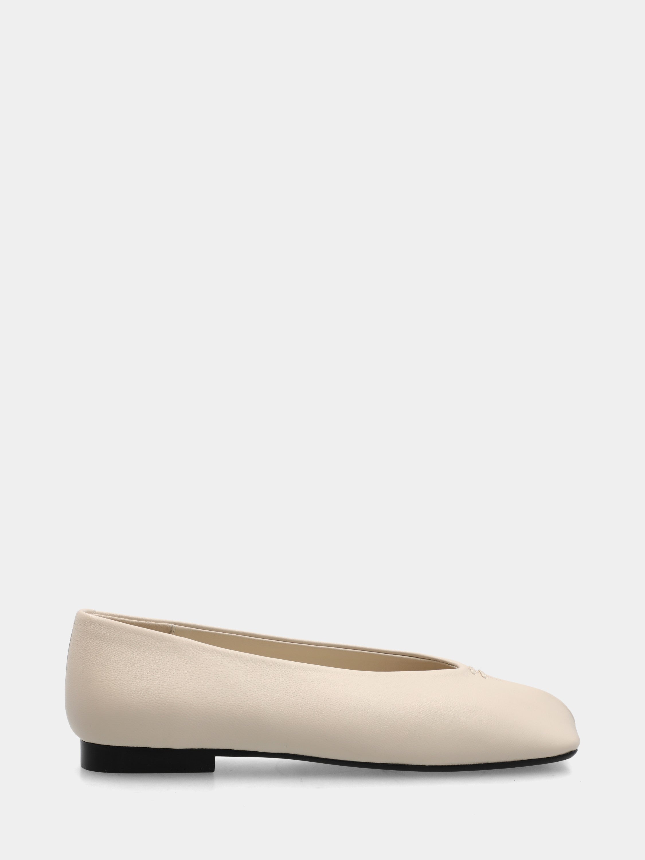 Ballerina in nappa bianca con punta quadrata