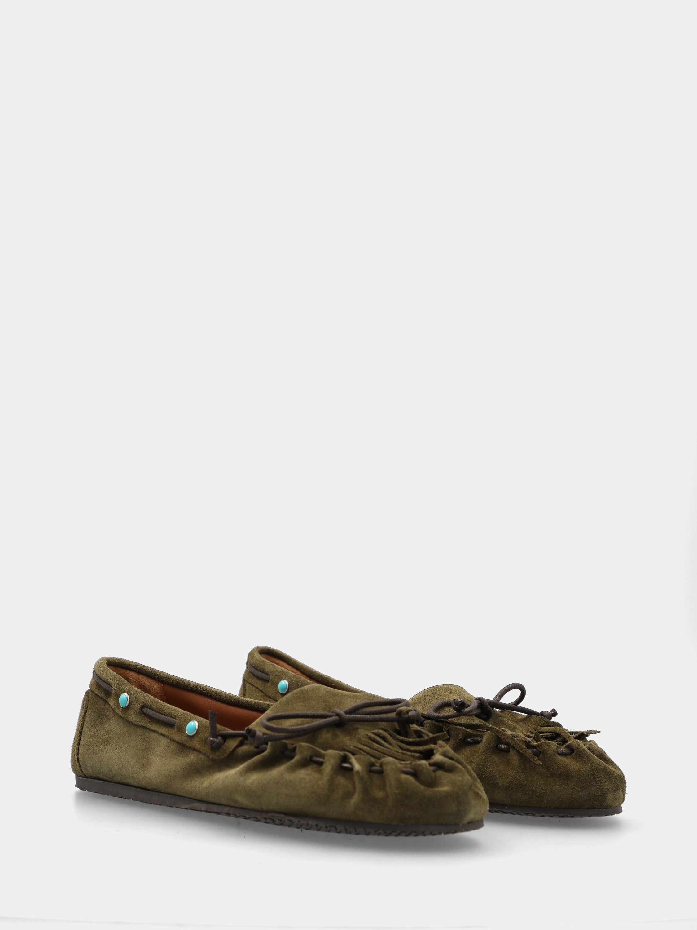 Mocassin en velours vert avec plis et nœud à franges
