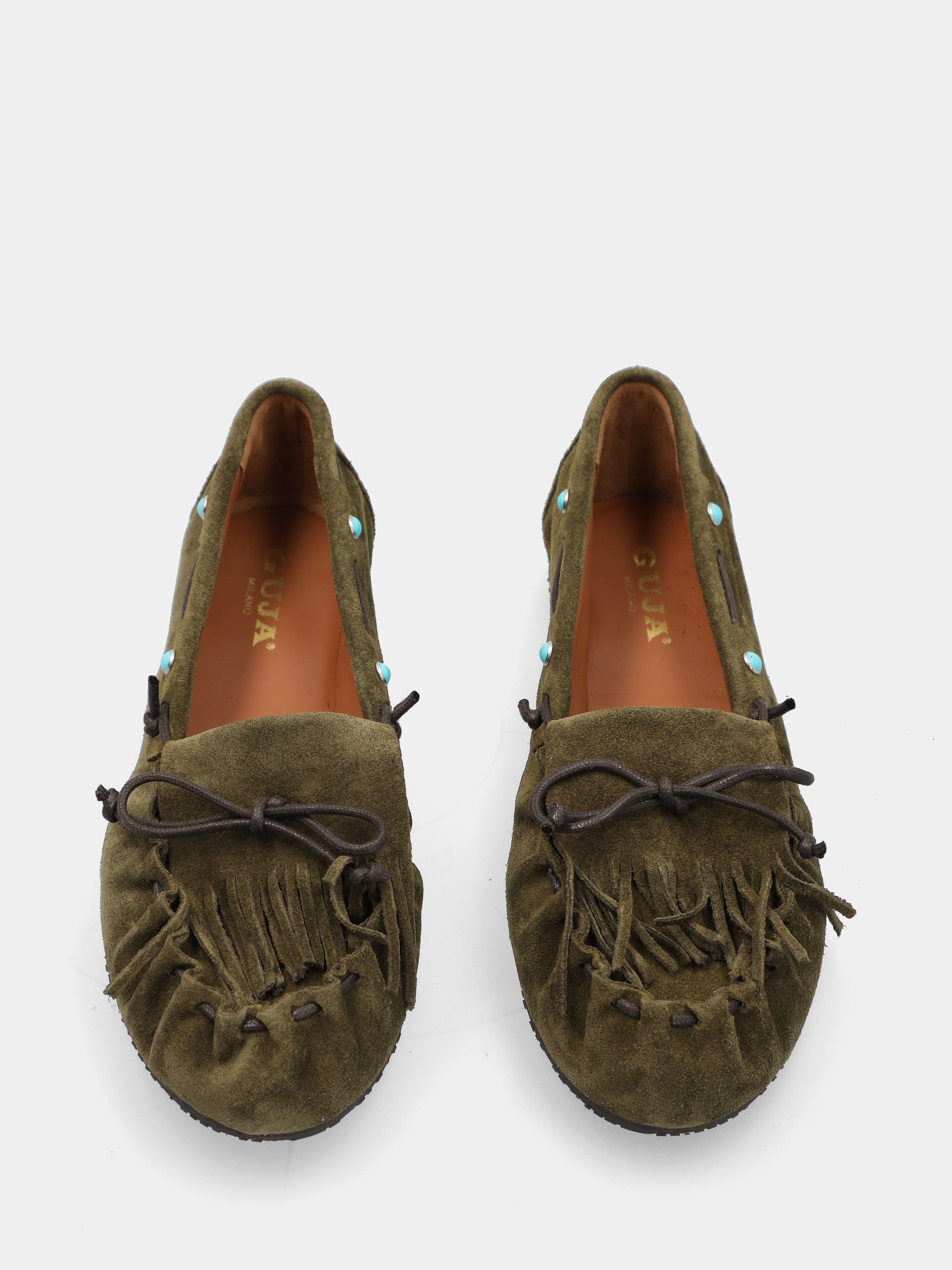 Mocassin en velours vert avec plis et nœud à franges