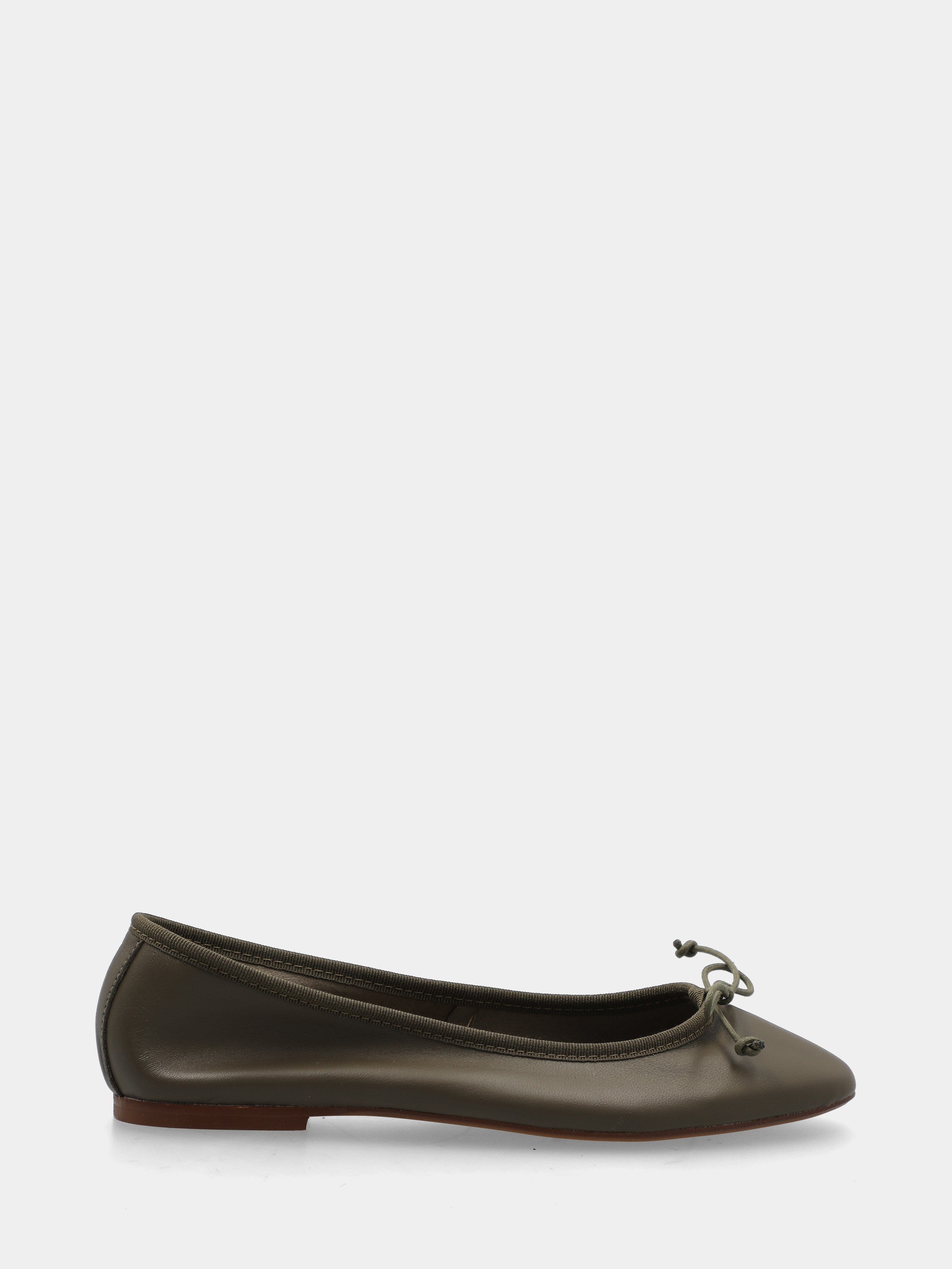 Ballerina in nappa verde militare con laccio tirante