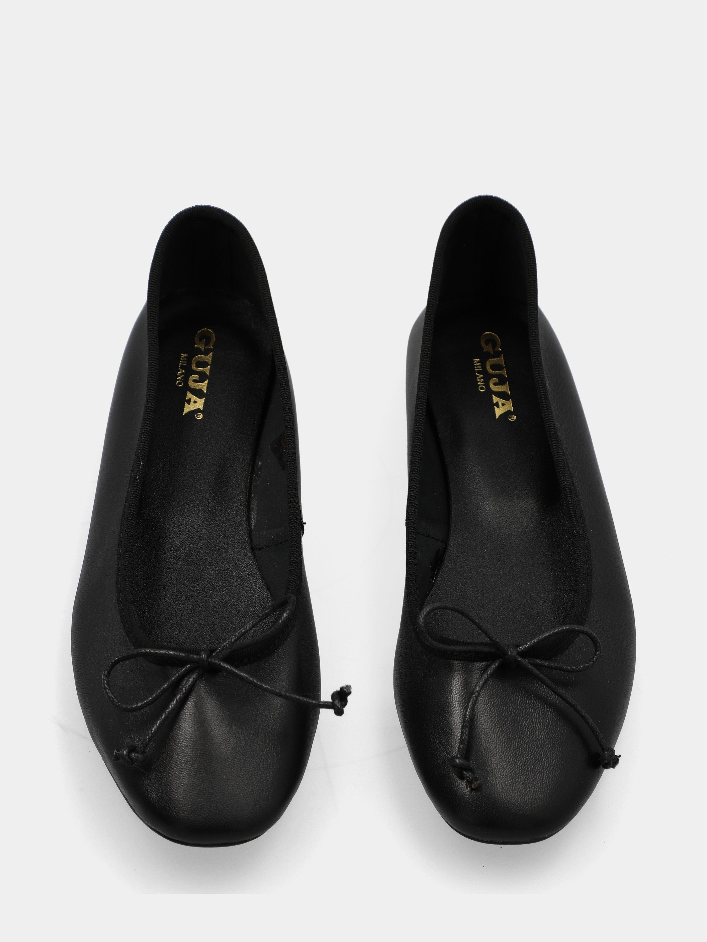 Ballerine en nappa noire avec lacet serrant