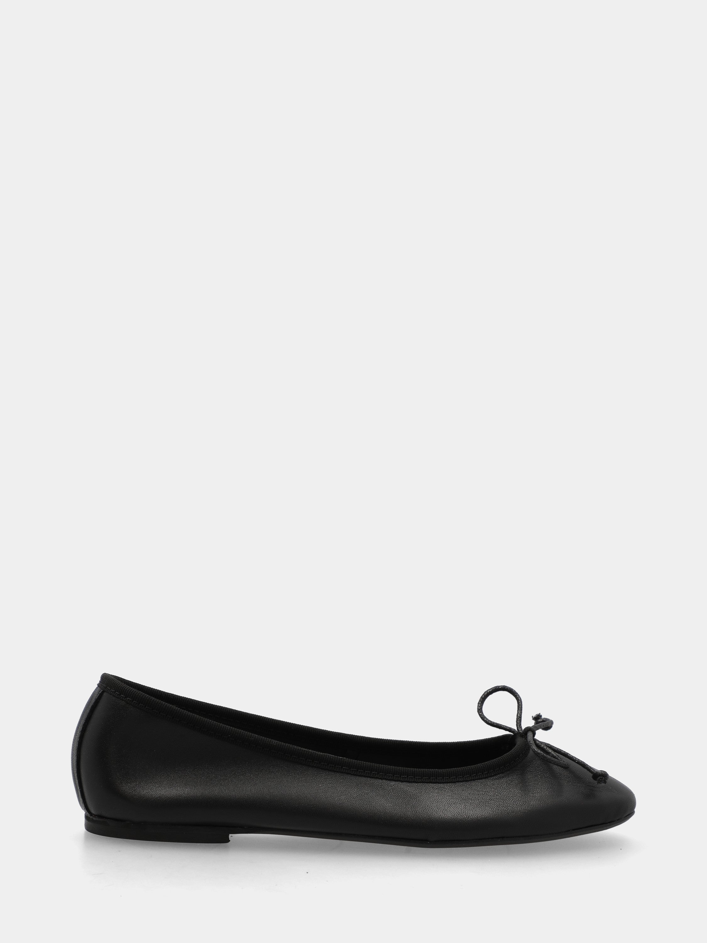Ballerine en nappa noire avec lacet serrant