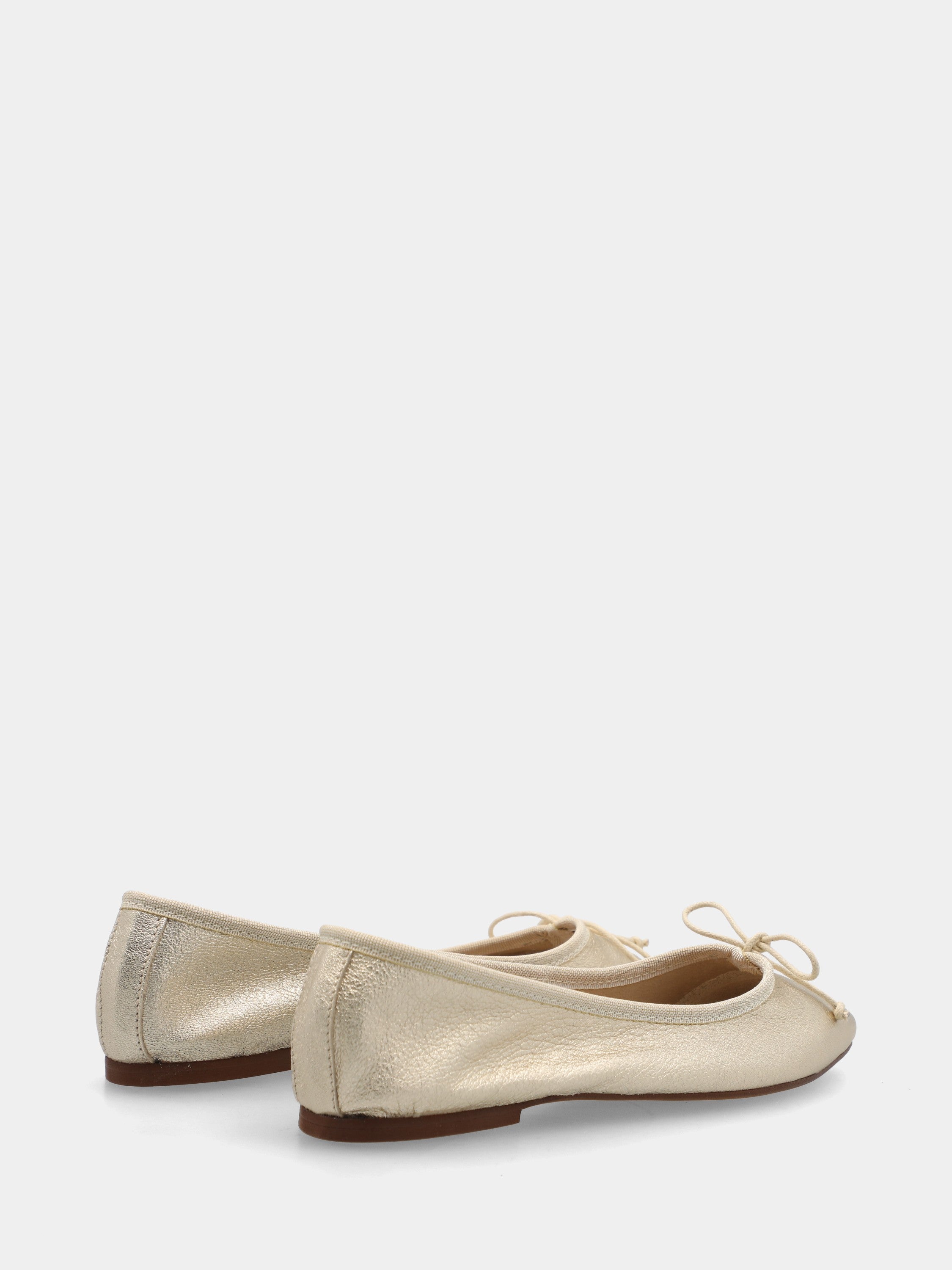 Ballet flat in platinum laminate with drawstring lace