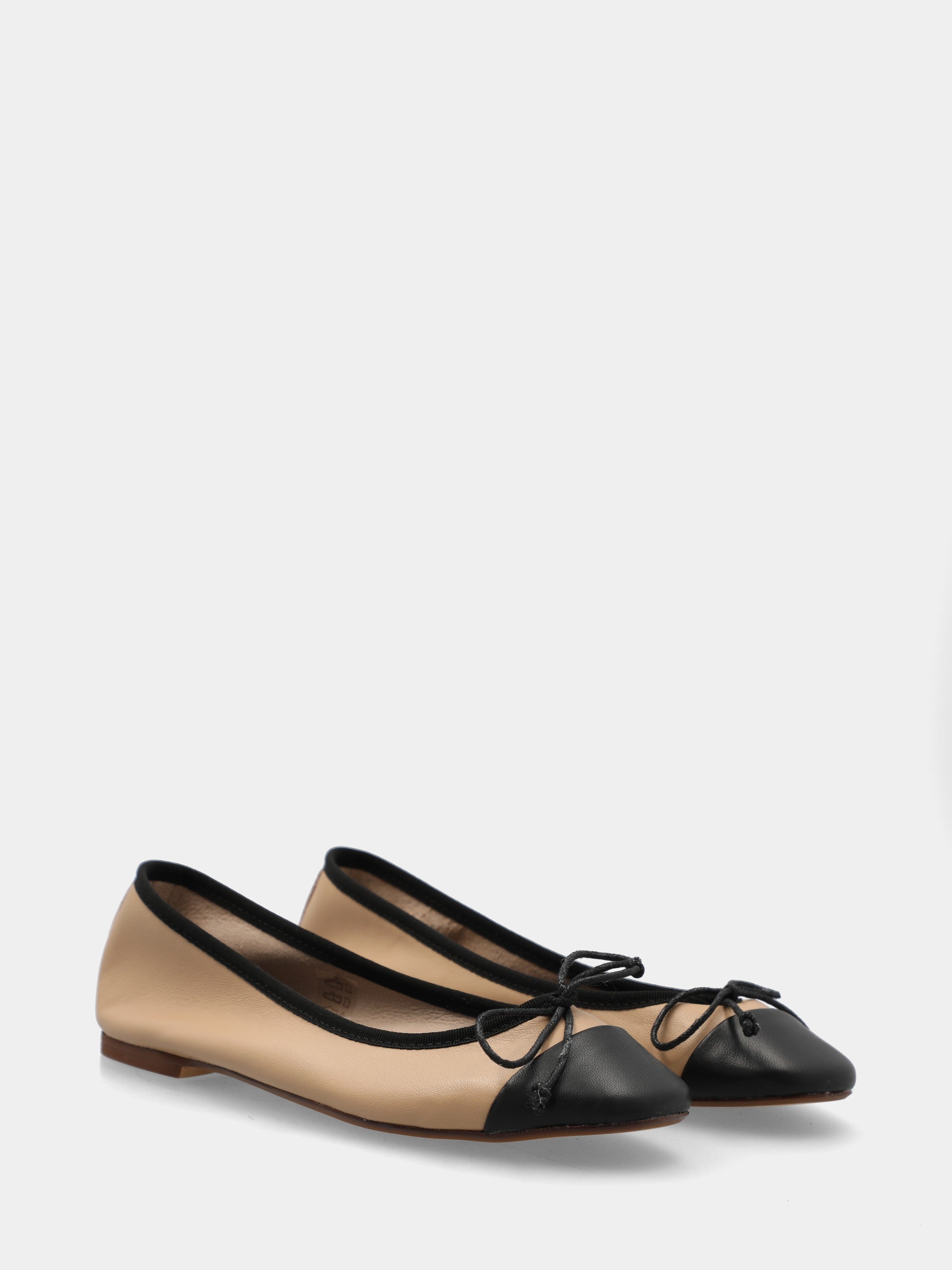 Ballerina in nappa bicolore nero e crema con fiocco