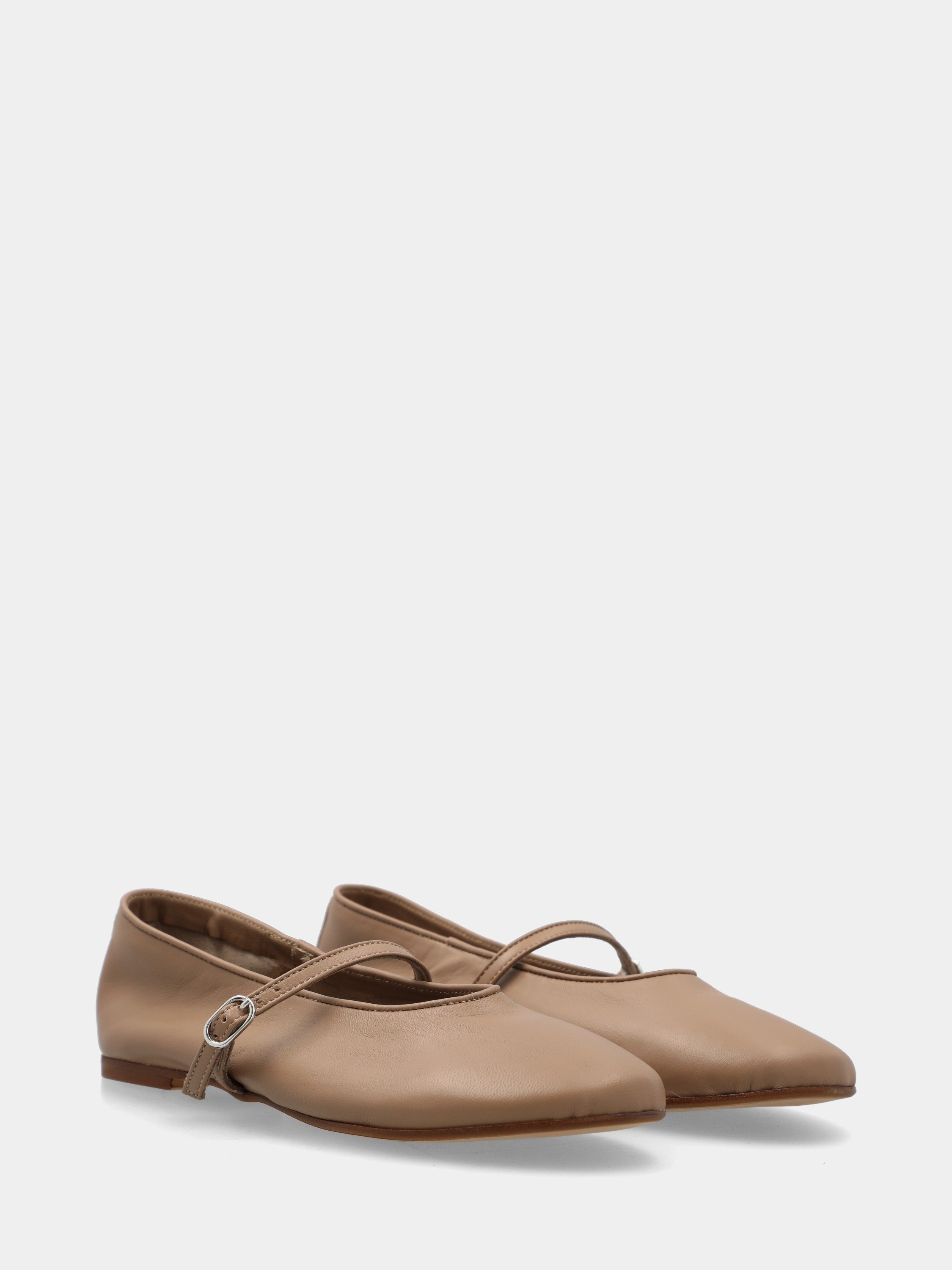 Mary Jane in dove nappa with high neckline and round toe