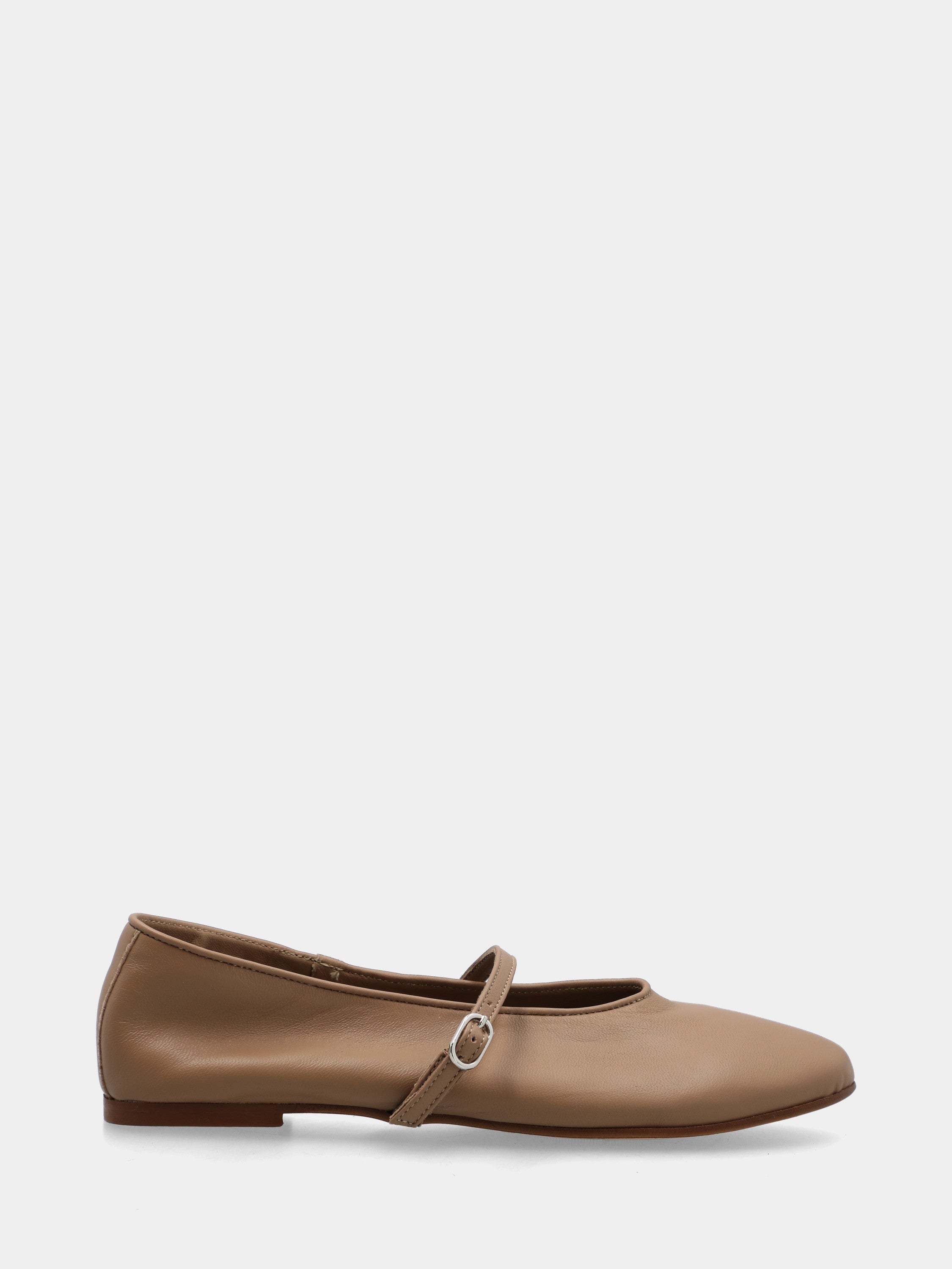 Mary Jane in dove nappa with high neckline and round toe