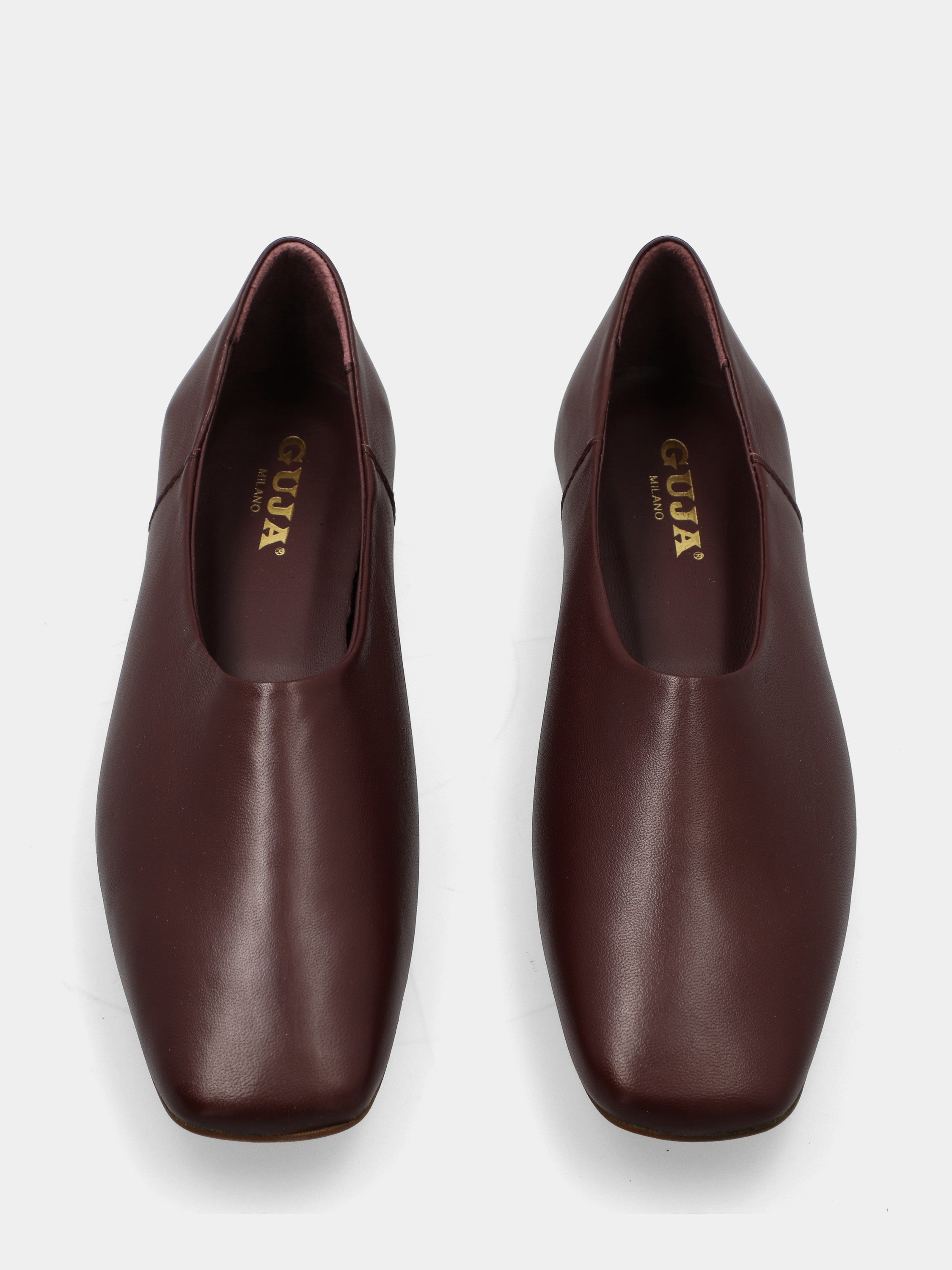 Ballerina in nappa bordeaux con scollo montante
