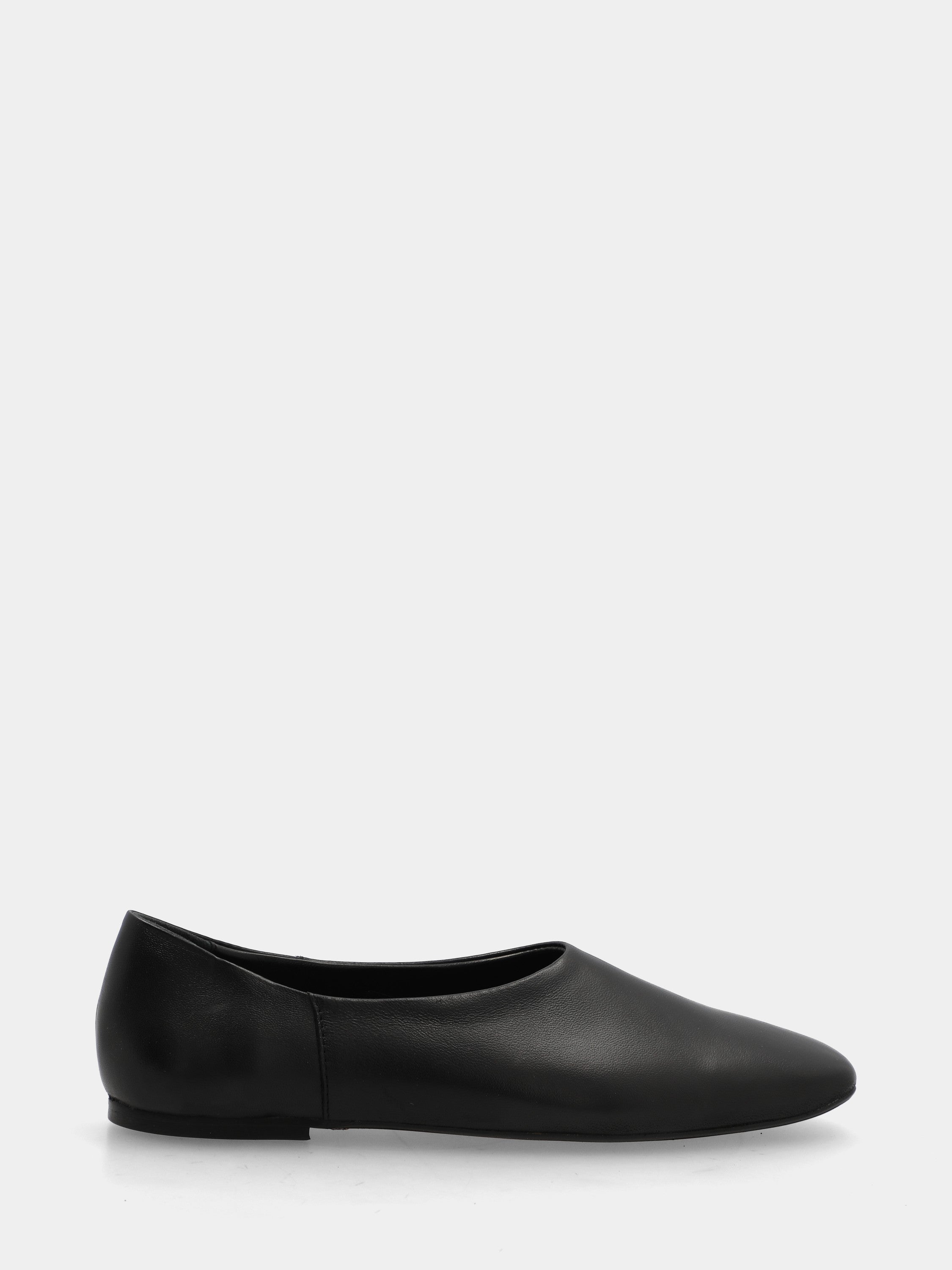 Ballet flat in black nappa with high neckline