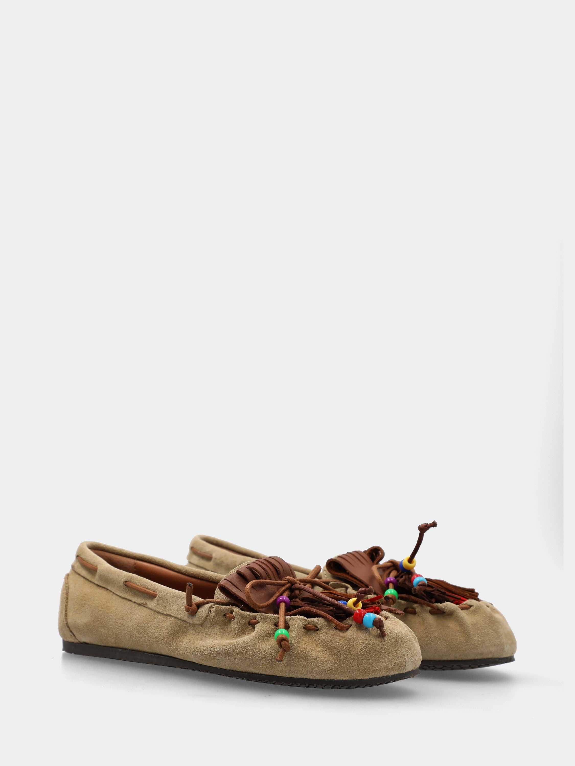 Mocassin en velours beige avec pompons et franges