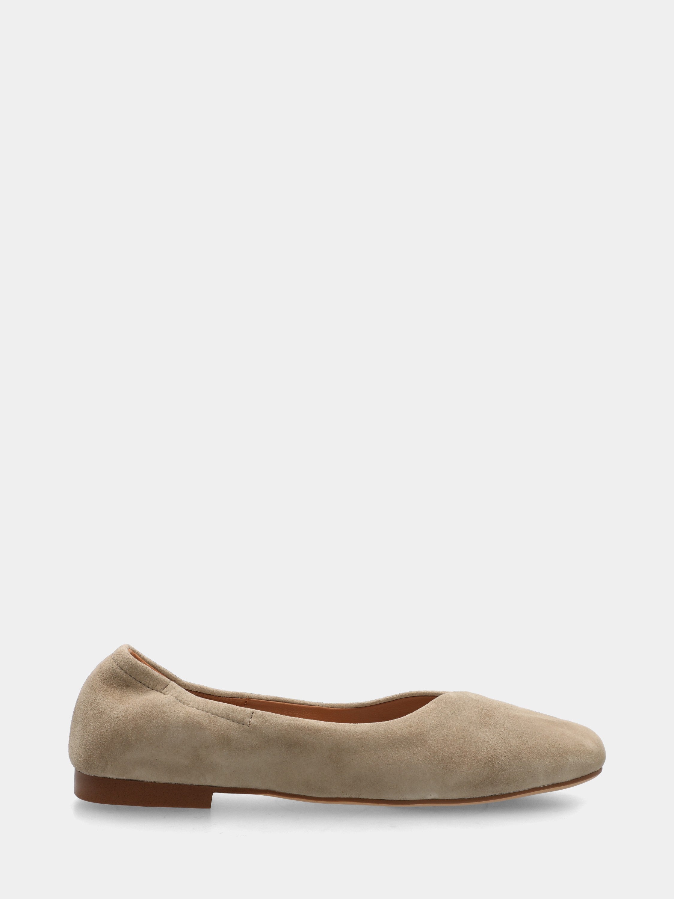 Ballerina in camoscio beige con scollo asimmetrico
