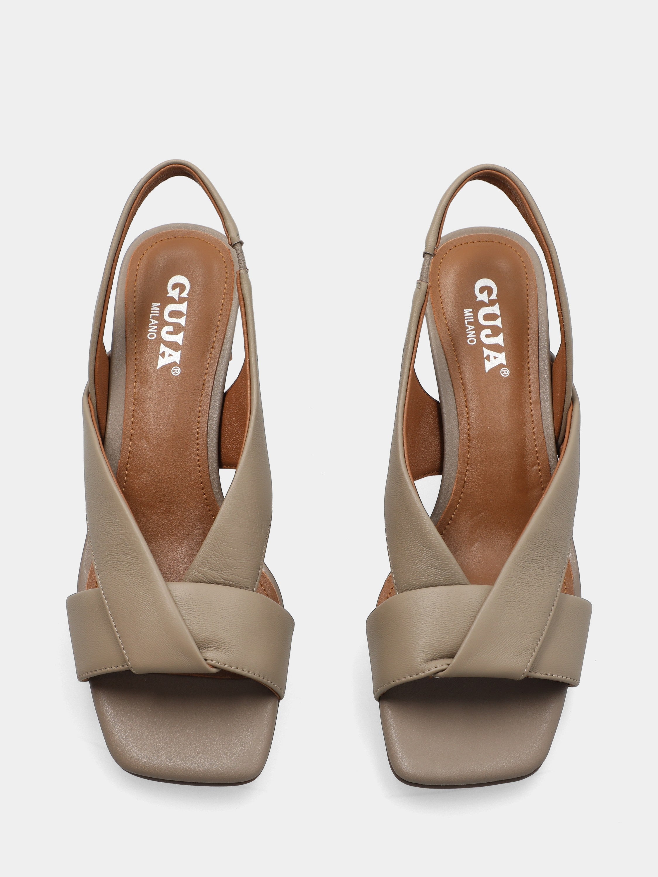 Sandalo in nappa beige con fasce incrociate a V