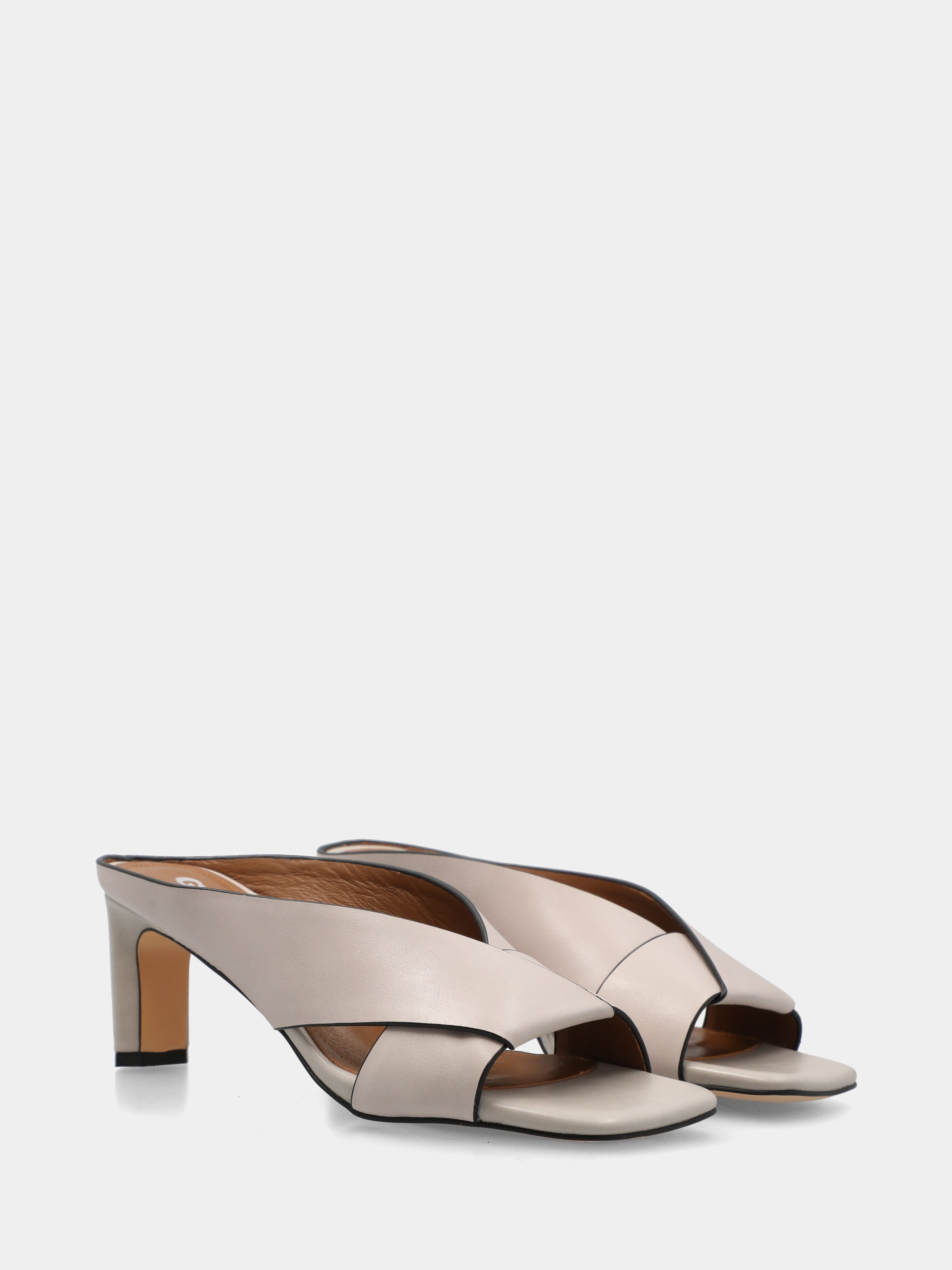 Sabot in vacchetta bianca con fasce incrociate