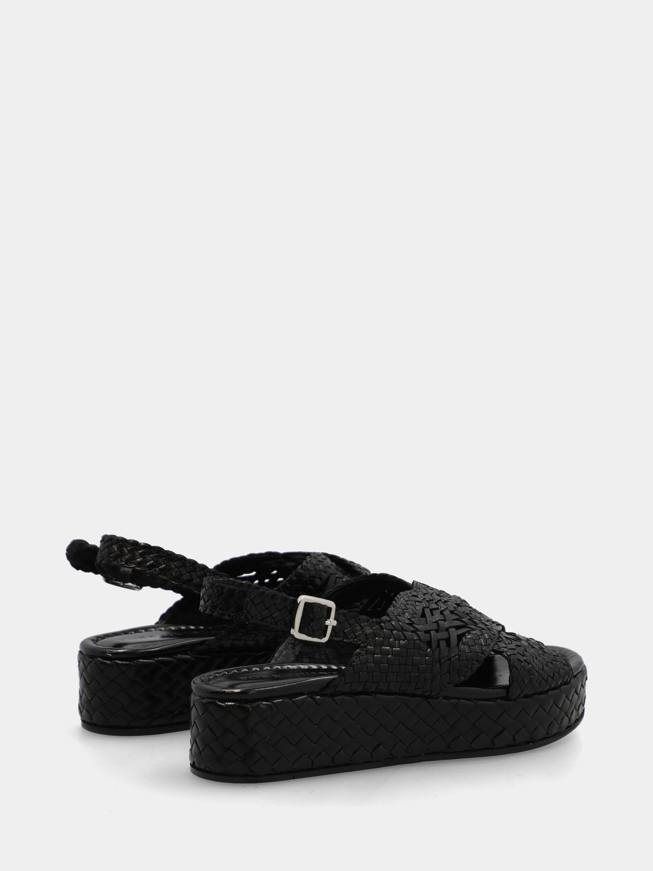 Sandalo in nappa nera intrecciata con zeppa