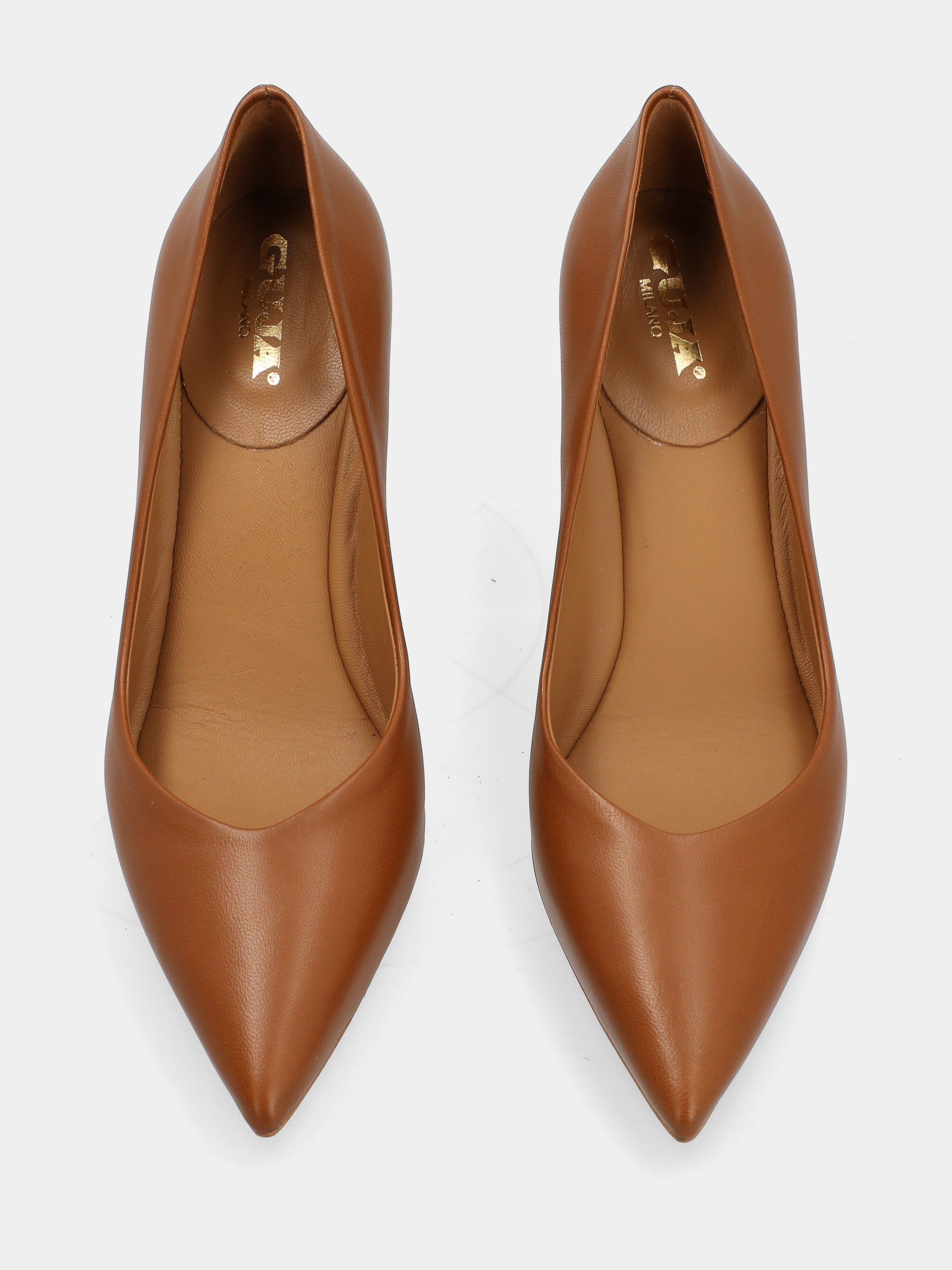 Pumps aus Nappaleder in Lederfarbe mit spitzer Spitze und 75mm Absatz
