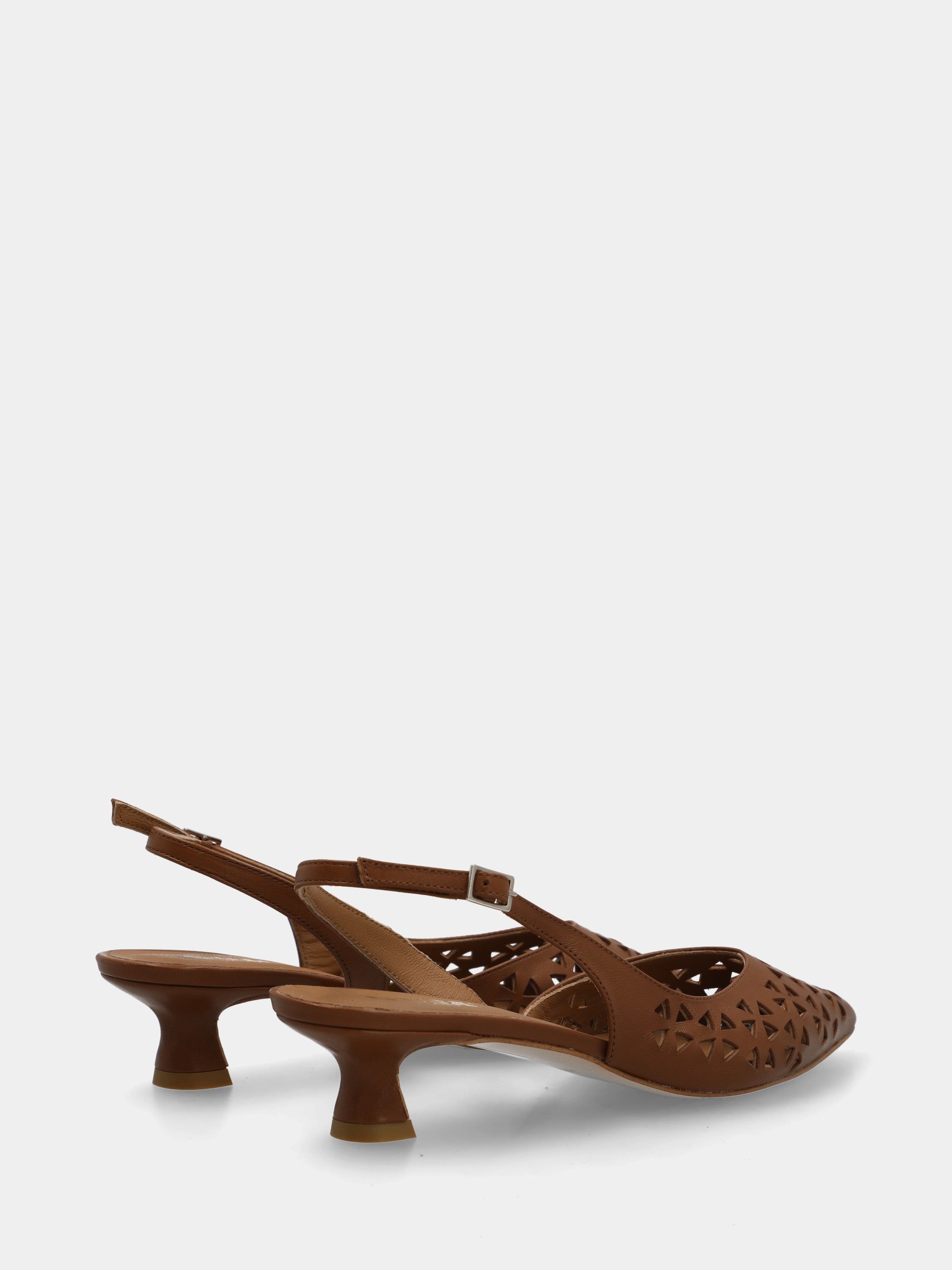 Slingback in nappa cuoio con tomaia traforata