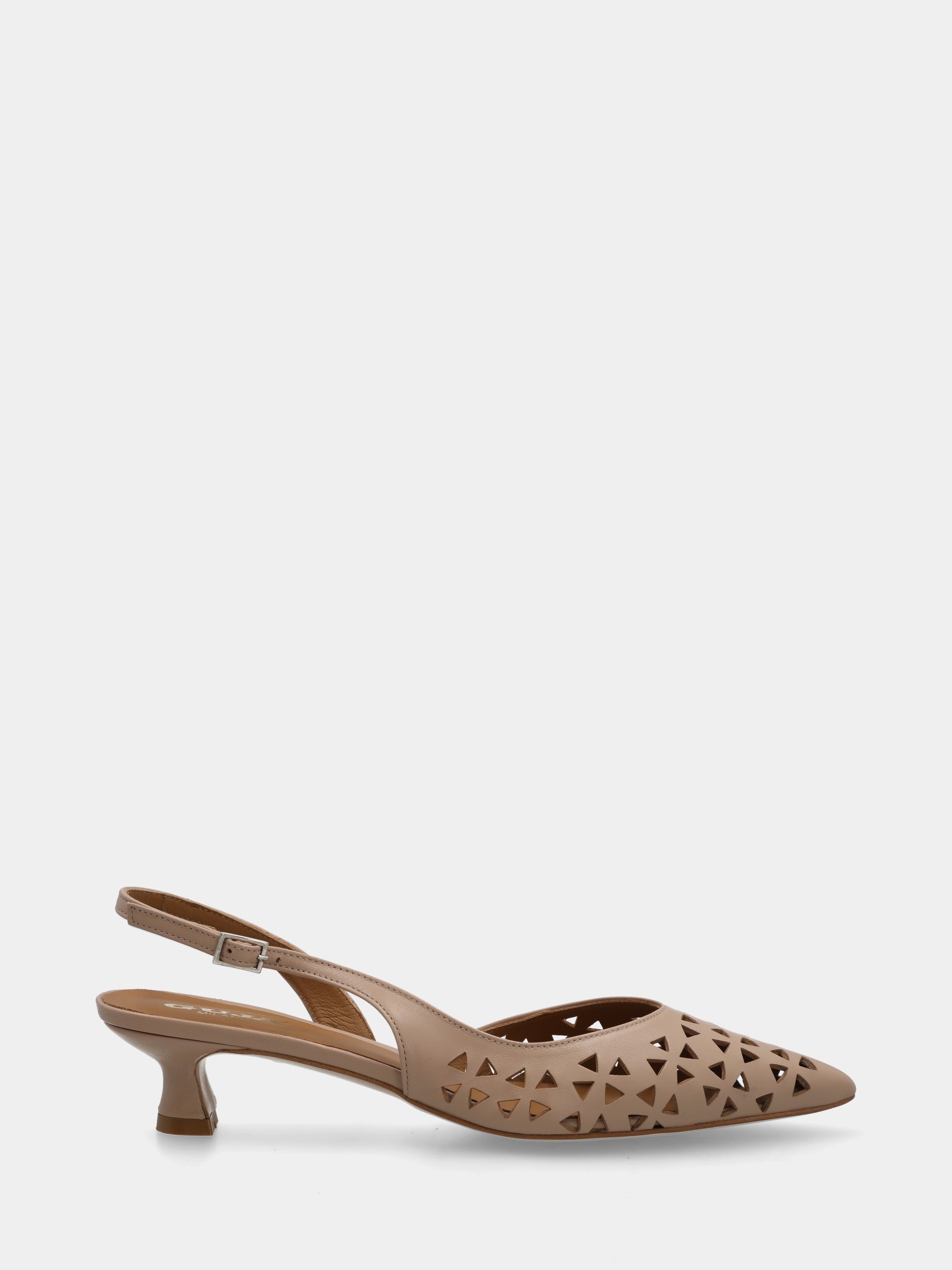 Slingback in nappa beige con tomaia traforata