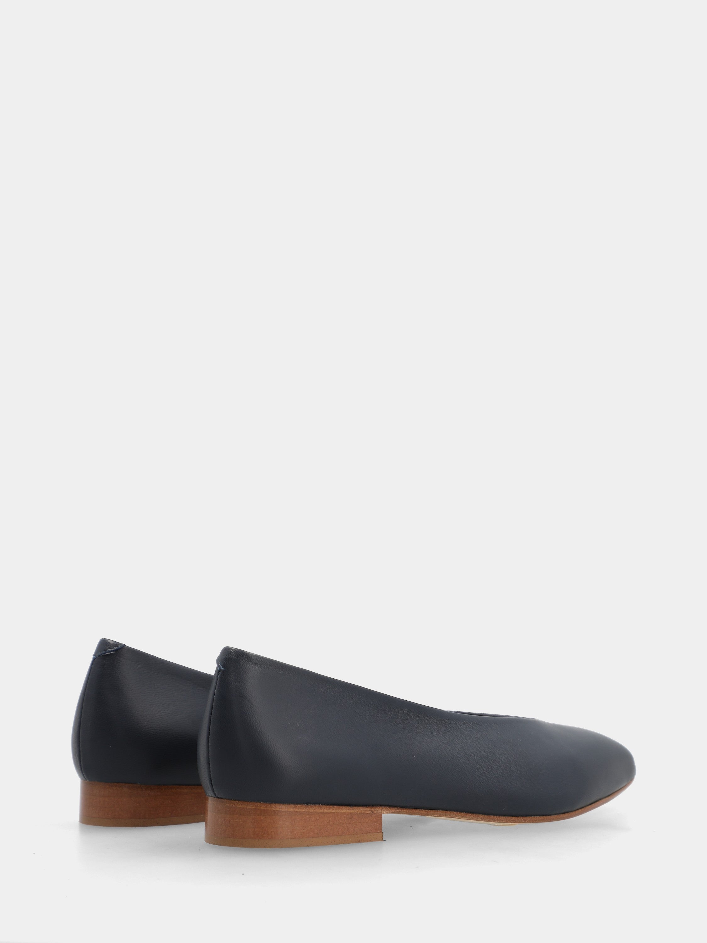Blue nappa sacchetto-constructed ballet flat with pointed toe and scoop neckline