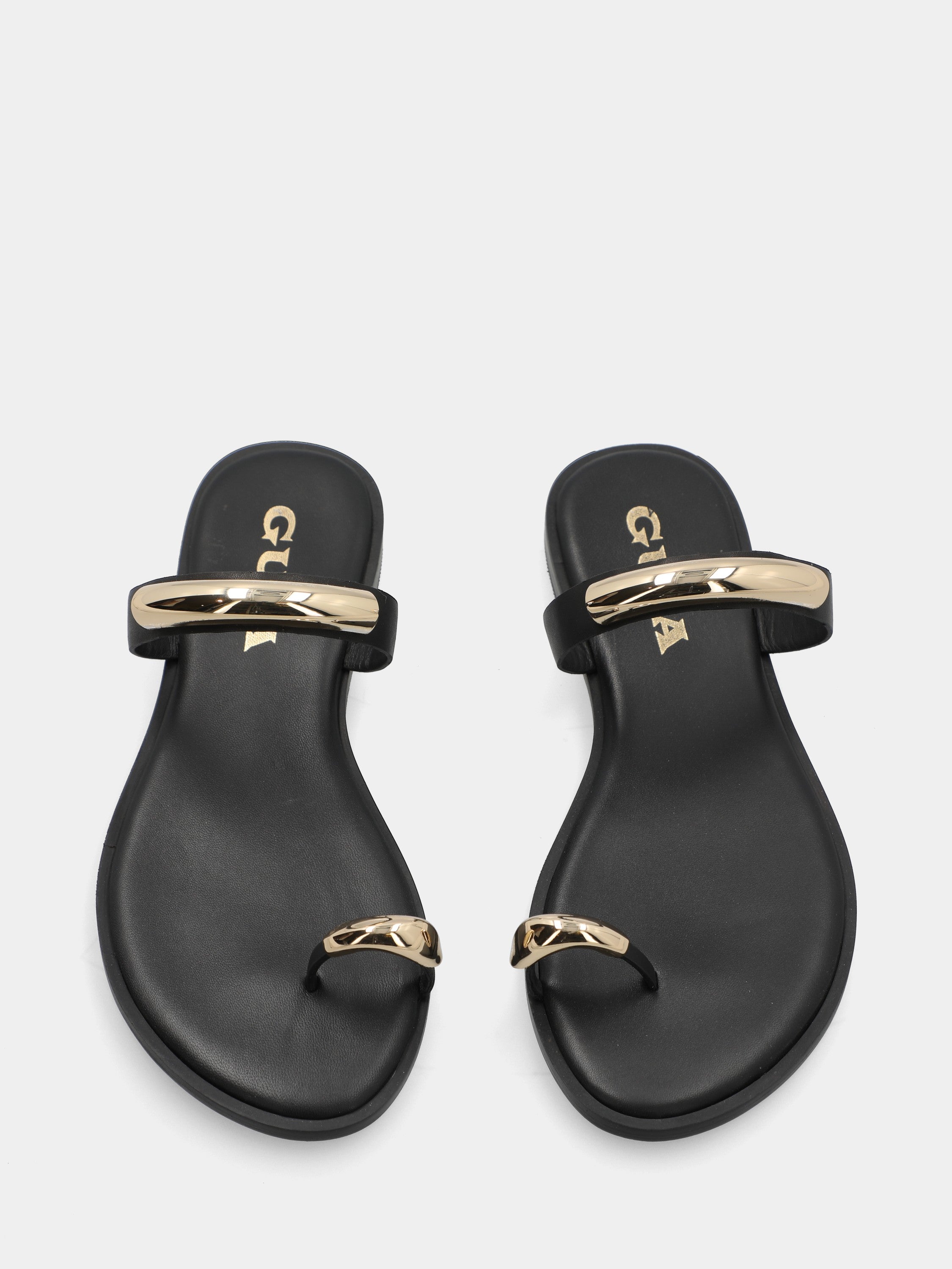 Ciabattina in vitello nero con placchette metalliche