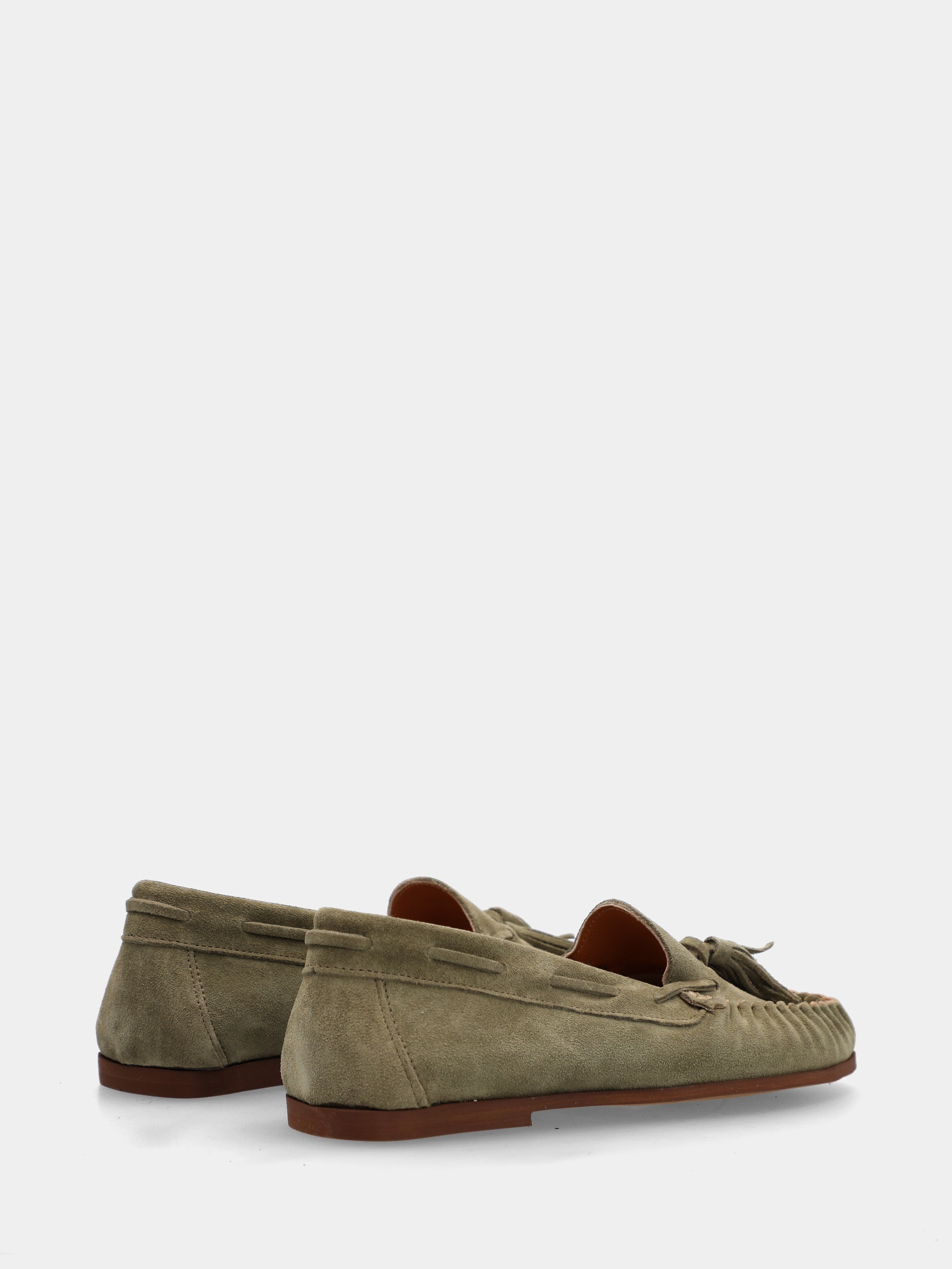 Mocassin en velours couleur sauge avec pompons et bout rond