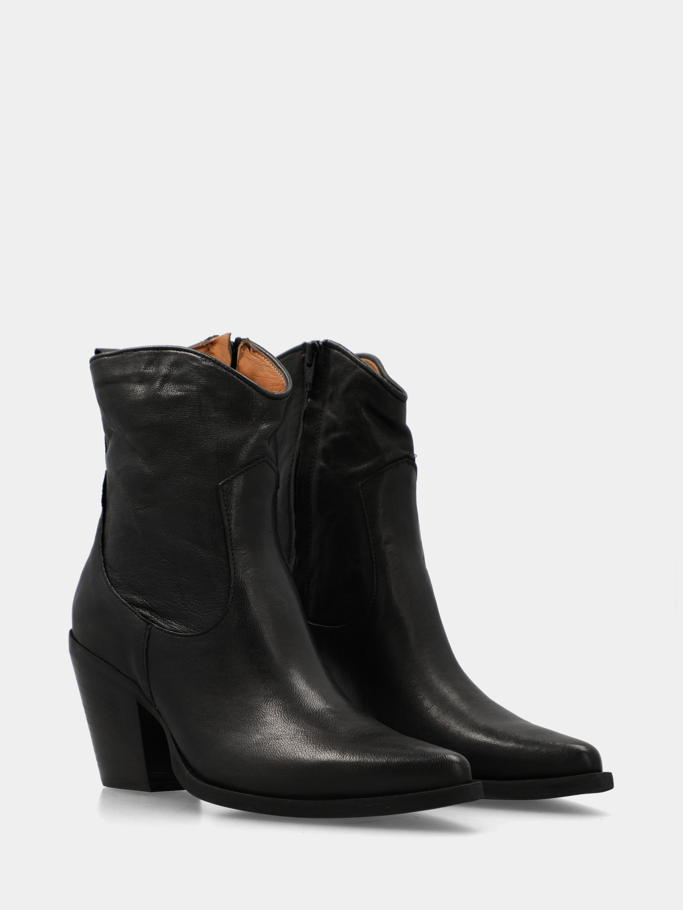 Western ankle boot in black calfskin with internal side zipper