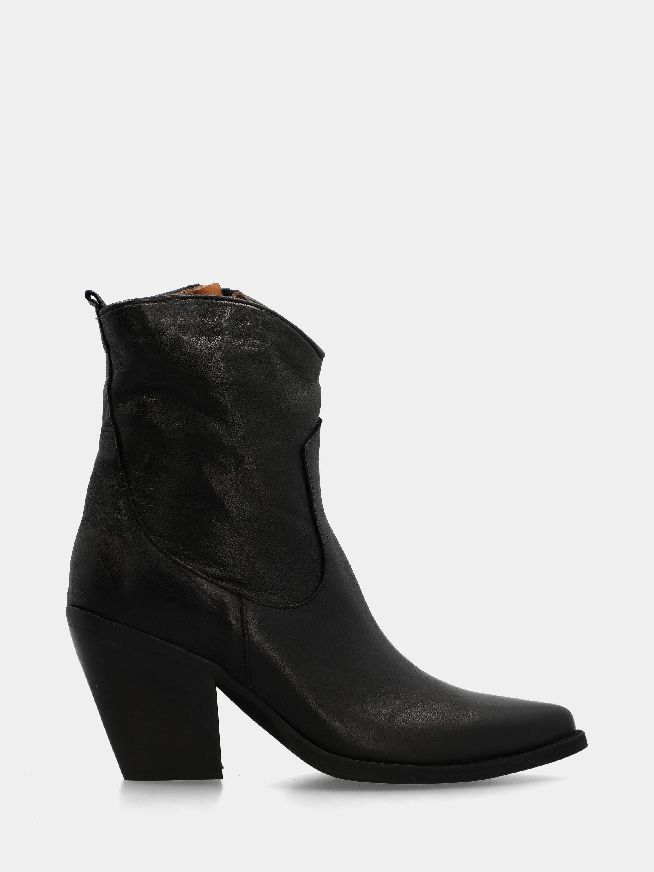 Western ankle boot in black calfskin with internal side zipper