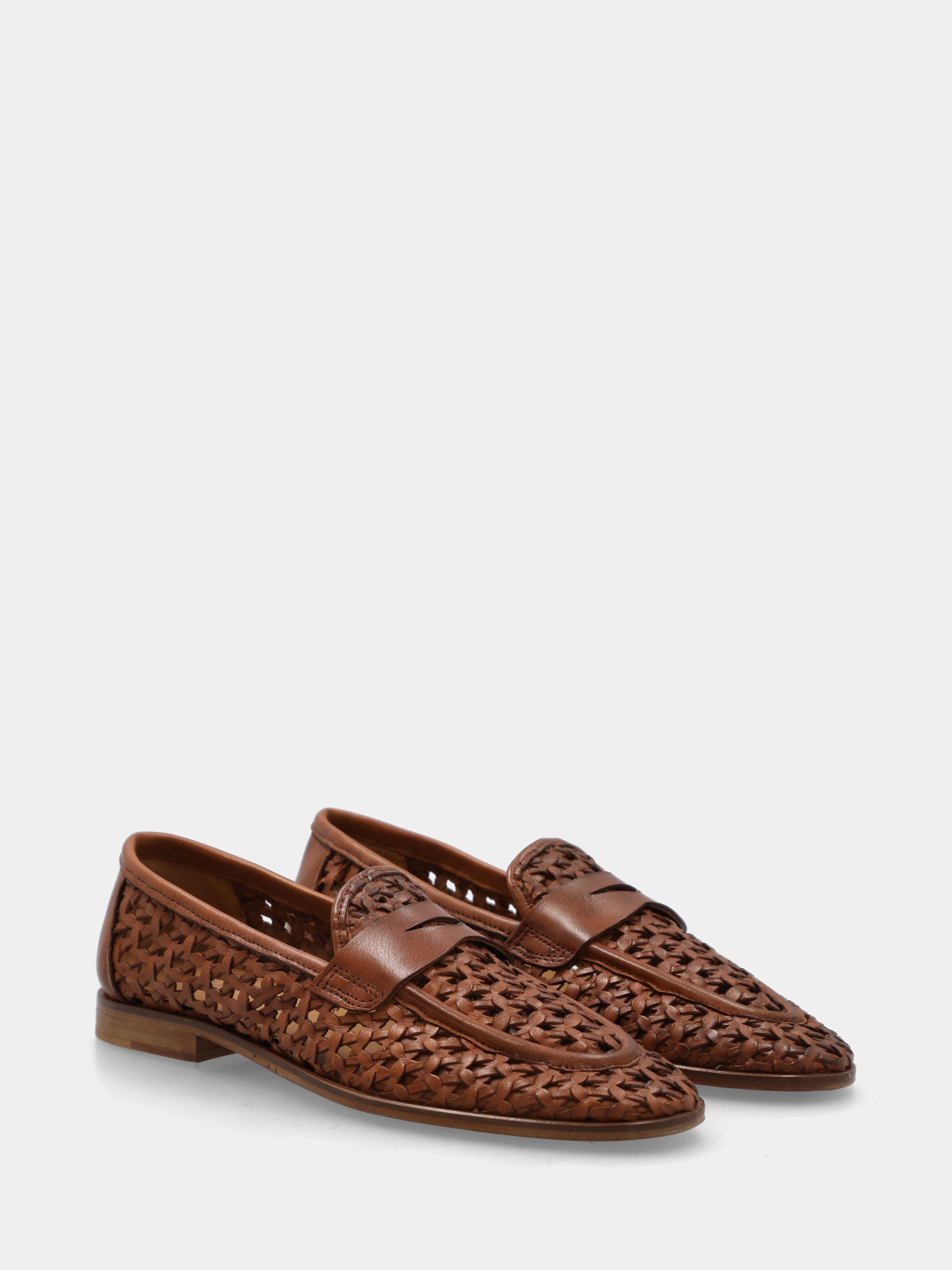 Mocassin en veau couleur cuir tressé et bout rond