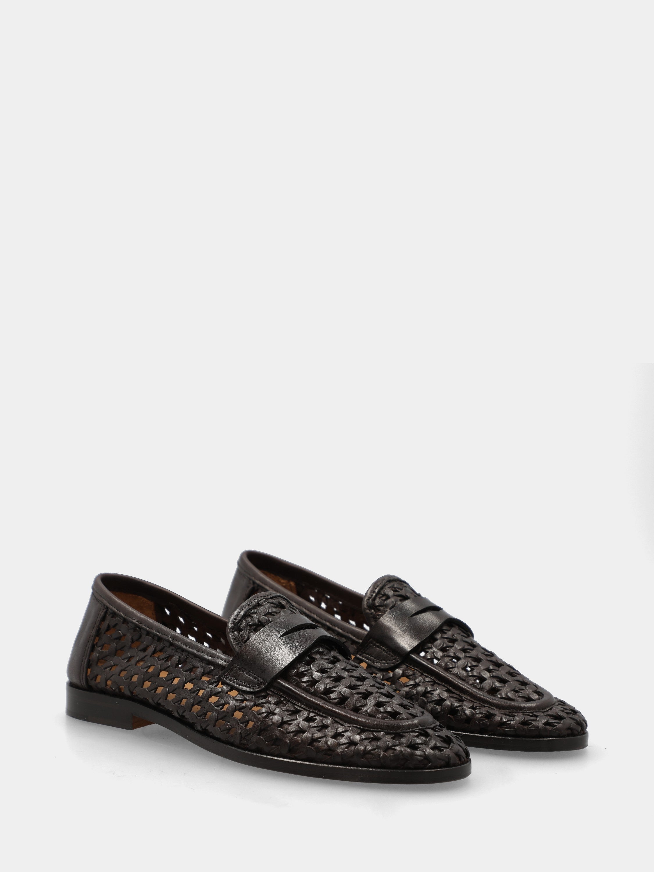 Woven dark brown calfskin moccasin with round toe