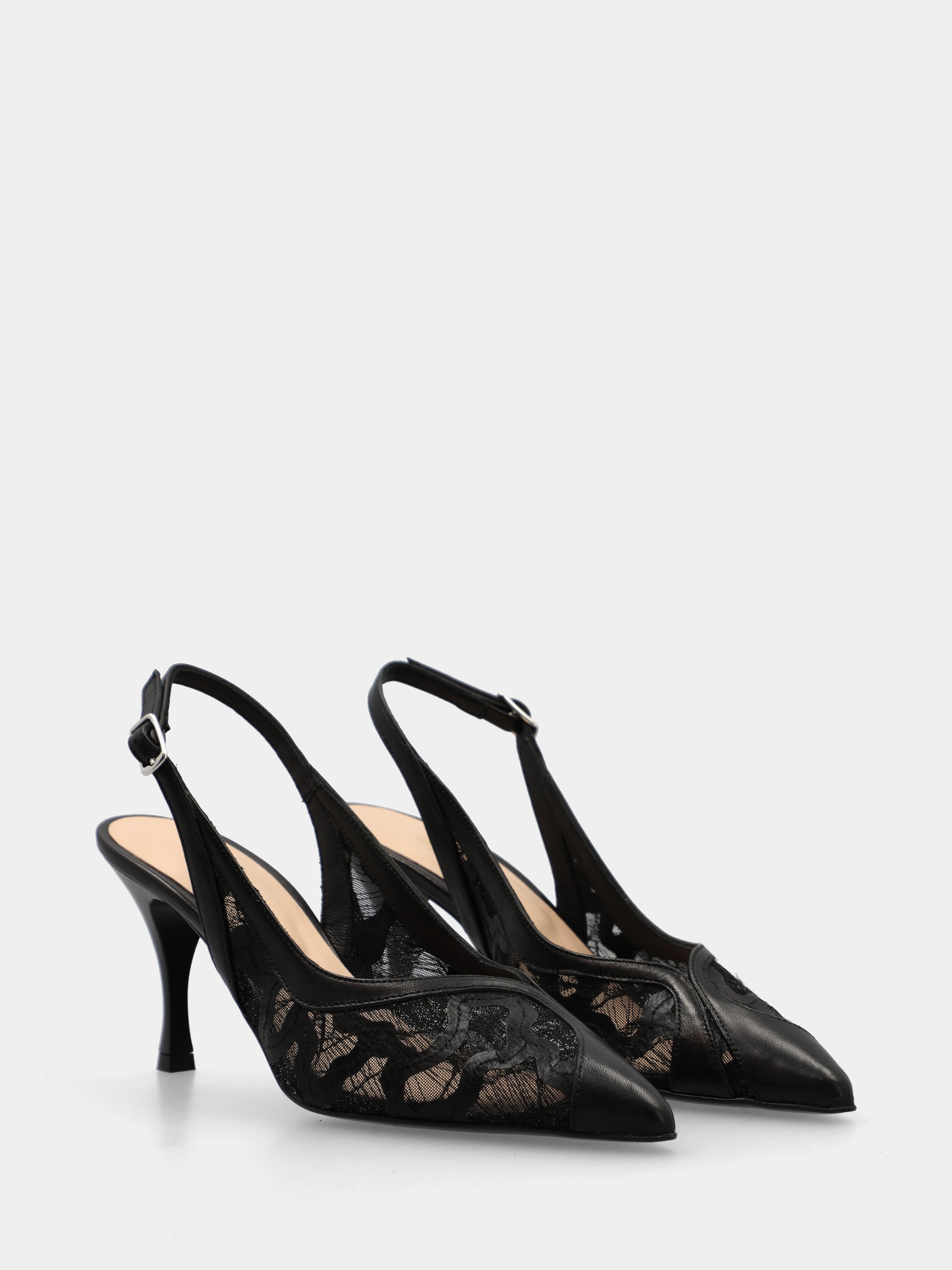 Slingback aus schwarzem Nappaleder mit Stickereien und spitzer Spitze