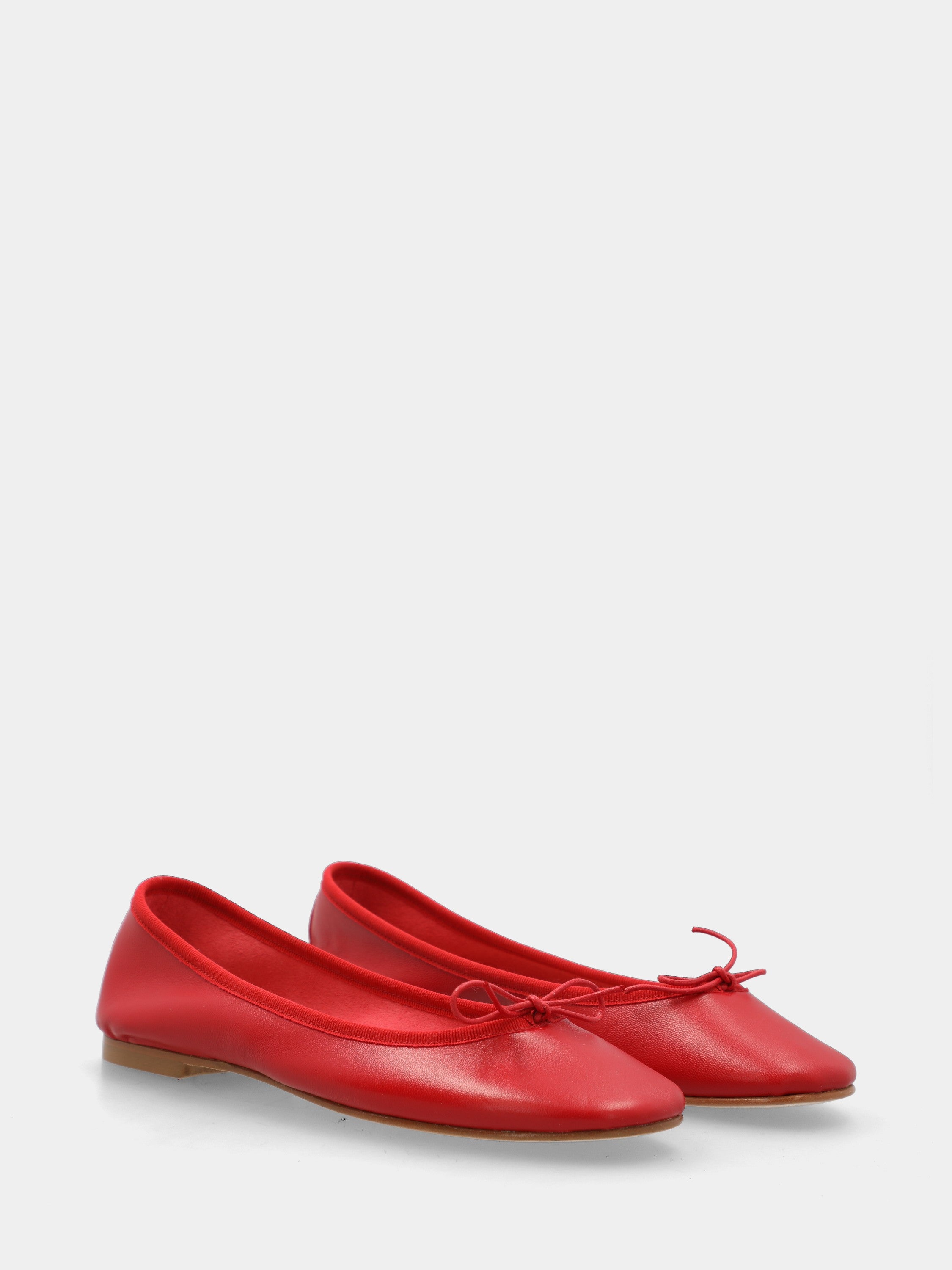 Ballerina in nappa rossa con fiocchetto e nastrino tirante