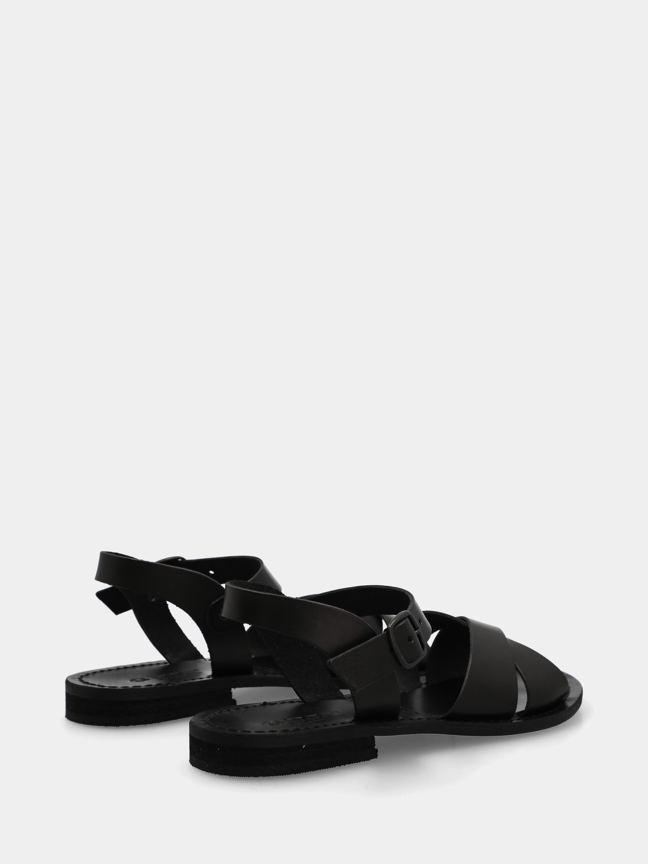 Sandalo in vitello nero con fascette incrociate